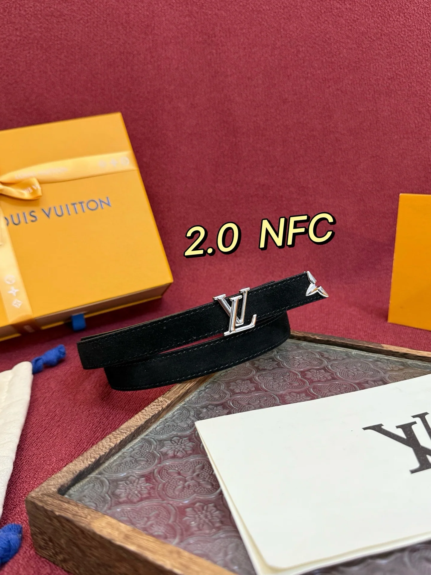 루이비통 골드 LV 이니셜 버클 스웨이드 벨트 상세 이미지 7