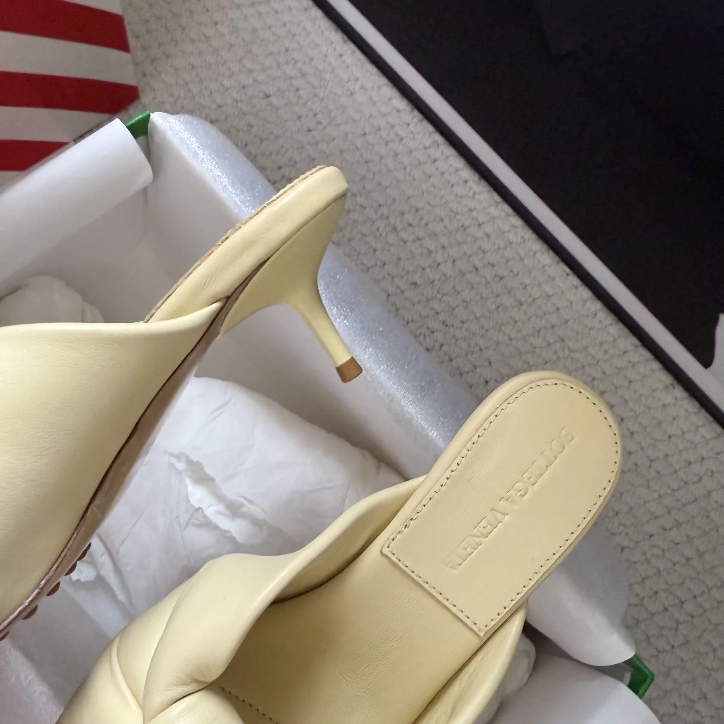 보테가베네타 체리 컬렉션 노트 뮬 상세 이미지 5