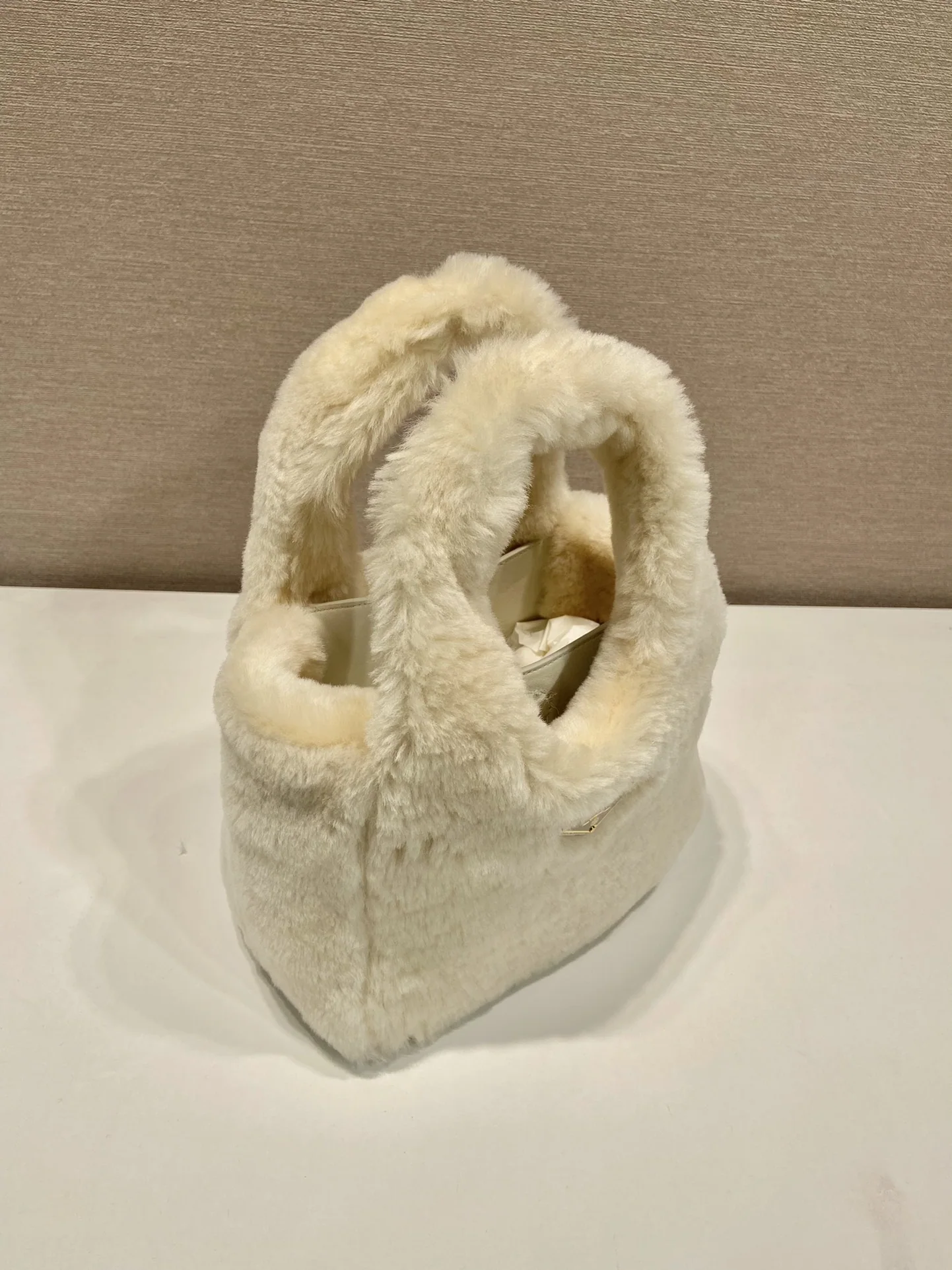 프라다 양가죽 마그네틱 잠금 핸드백 1BA349 상세 이미지 3