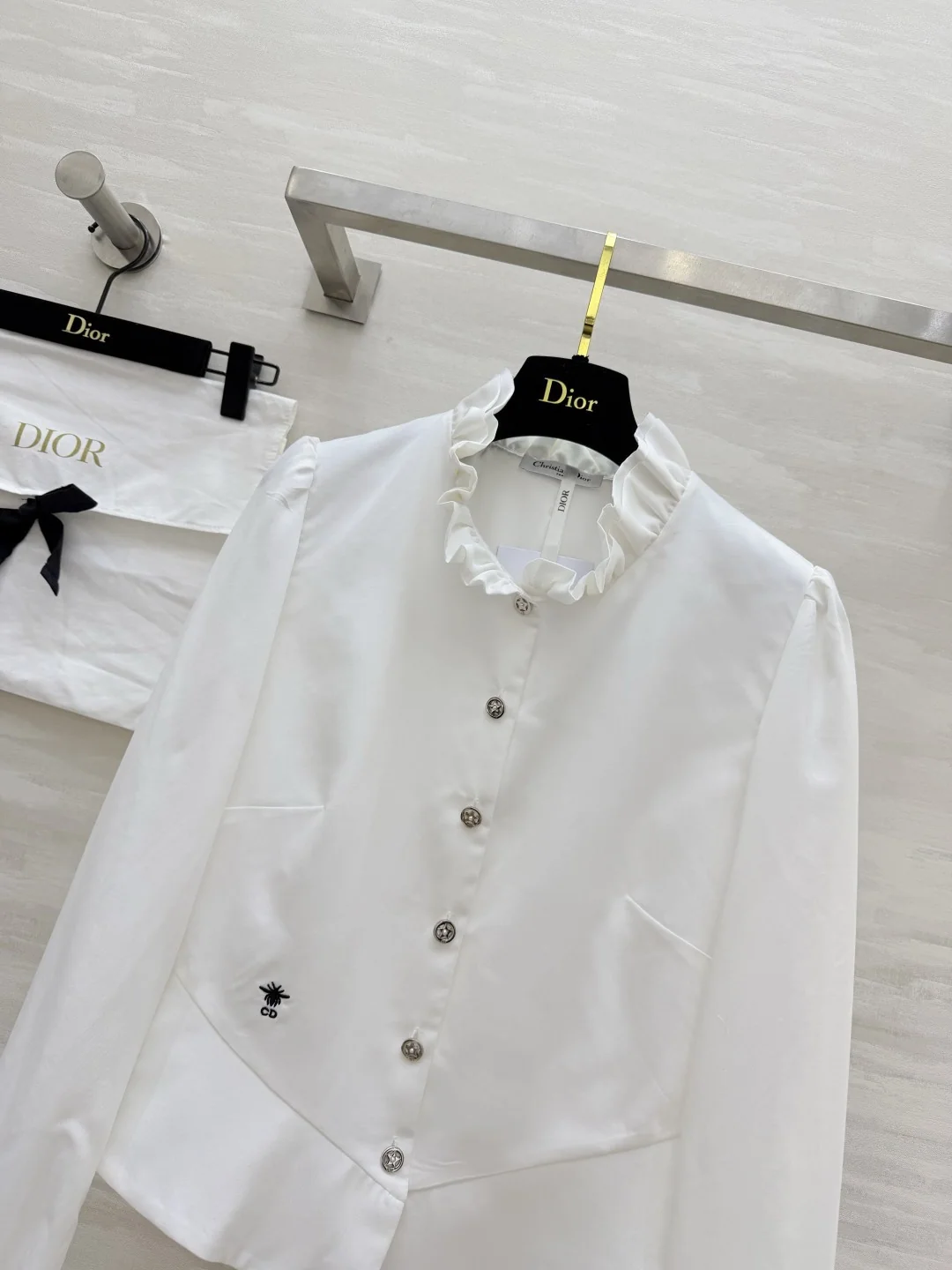 디올 프릴 카라 크롭드 여성 셔츠 상세 이미지 2