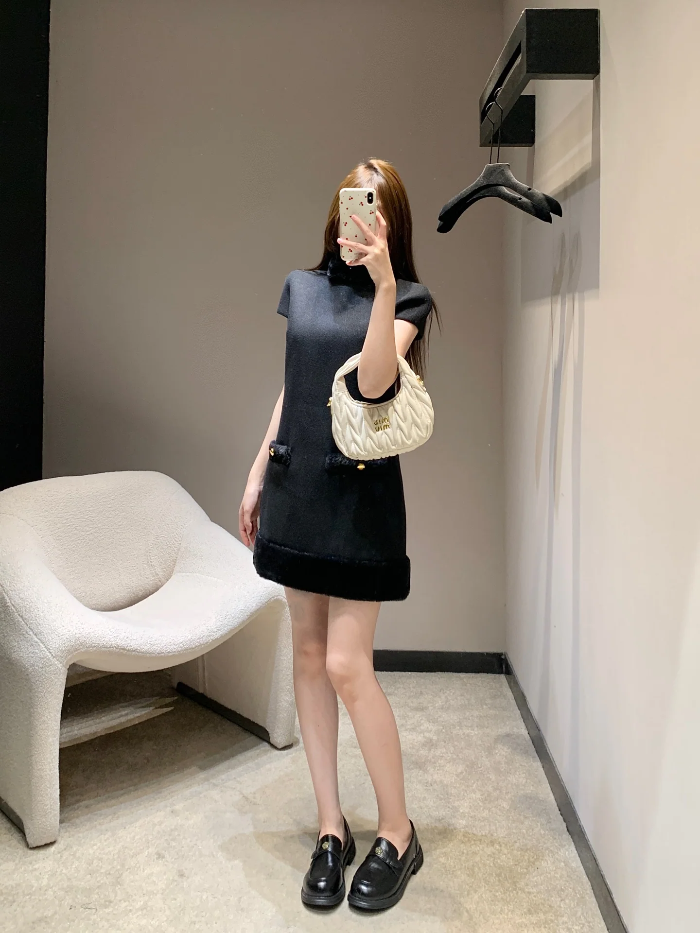 프라다 플러시 패치워크 반팔 원피스 2026 SS 상세 이미지 4