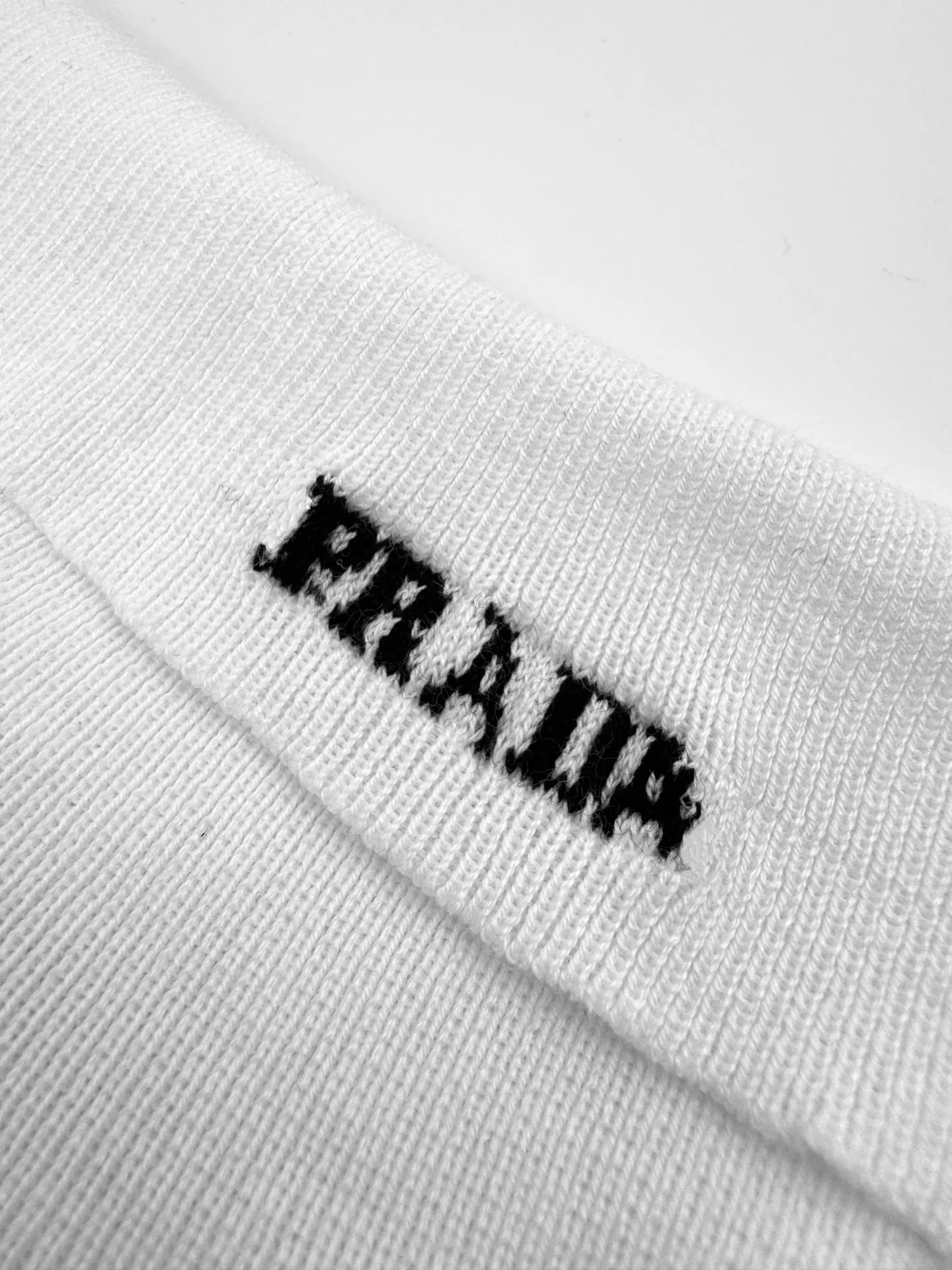 프라다 자카드 코튼 울 반팔 스웨터 상세 이미지 5