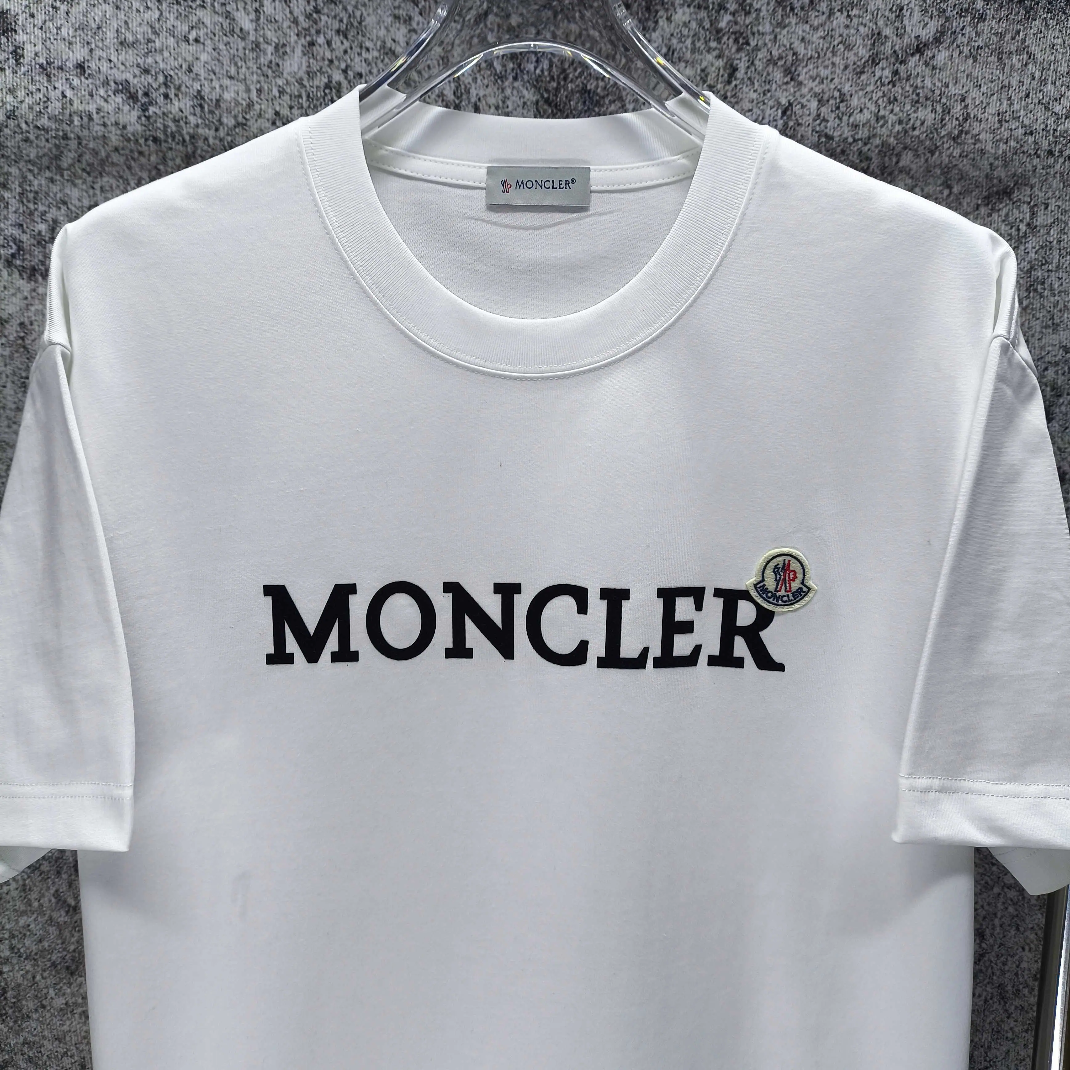 몽클레어 여성 루즈핏 반팔 티셔츠 상세 이미지 3