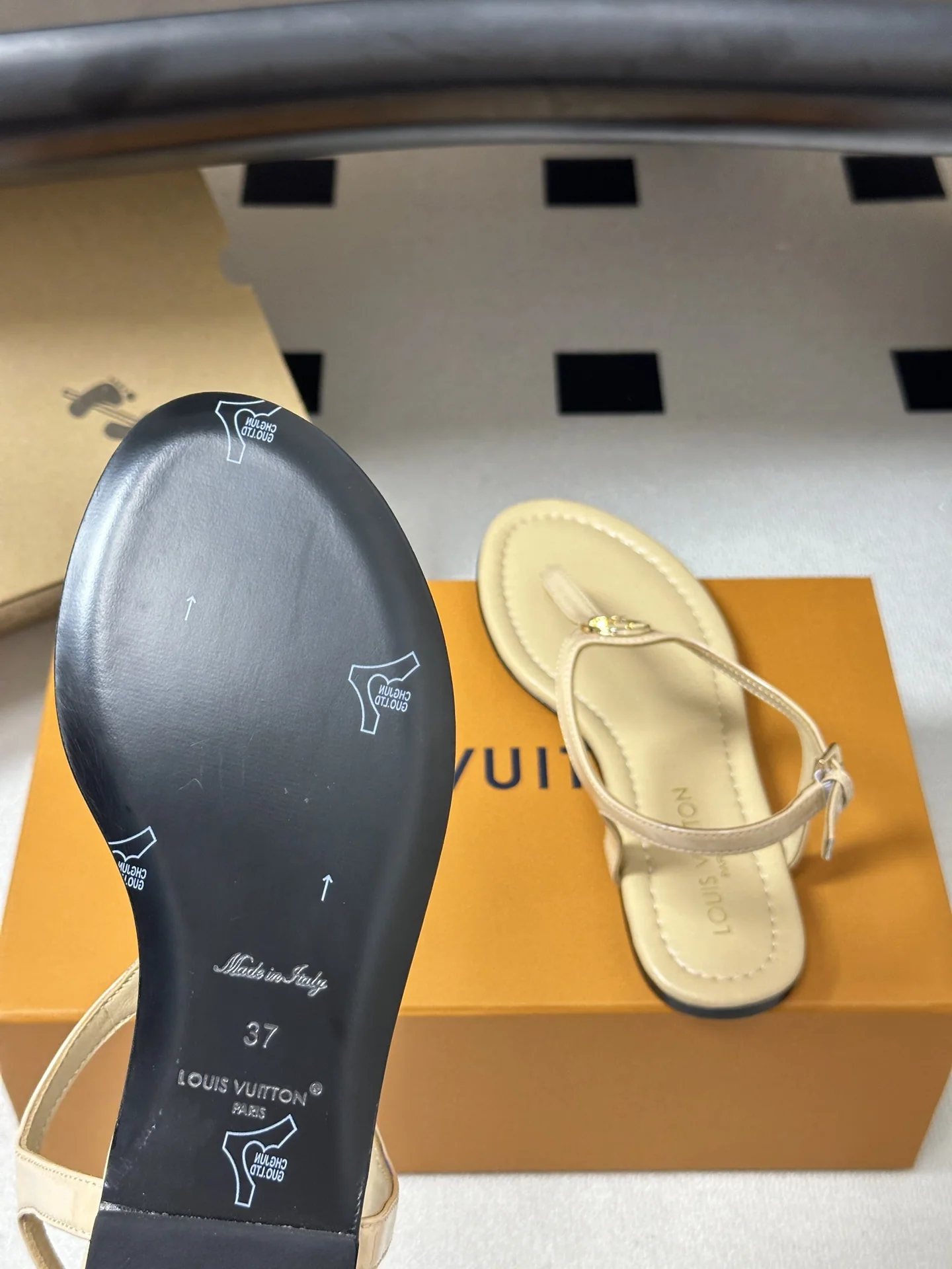 루이비통 LV 바이브 비치 샌들 상세 이미지 9