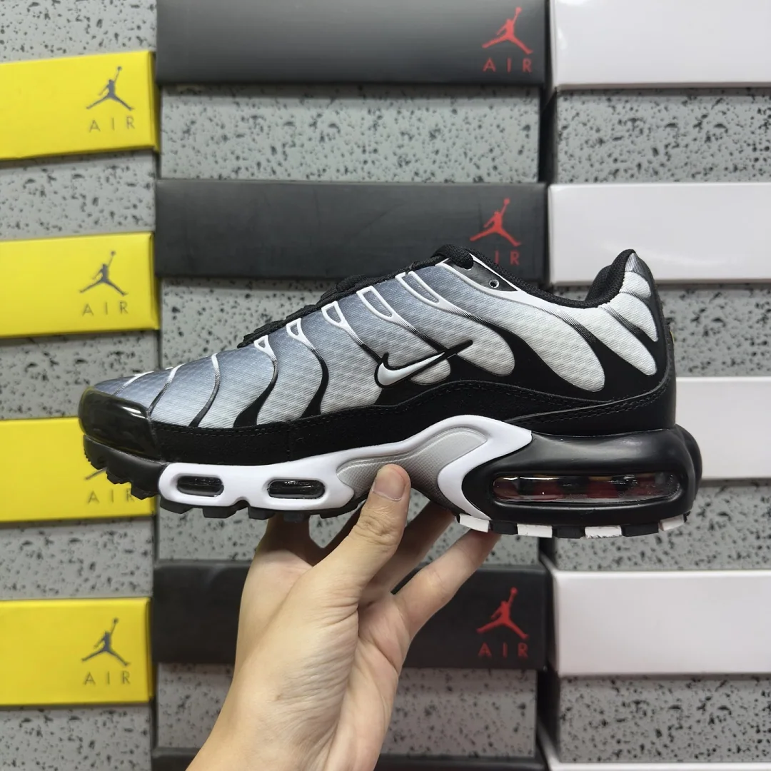 나이키 [BD] 에어 맥스 플러스 DM0032-003 201920 Nike Air Max Plus Black Silver White 상세 이미지 3