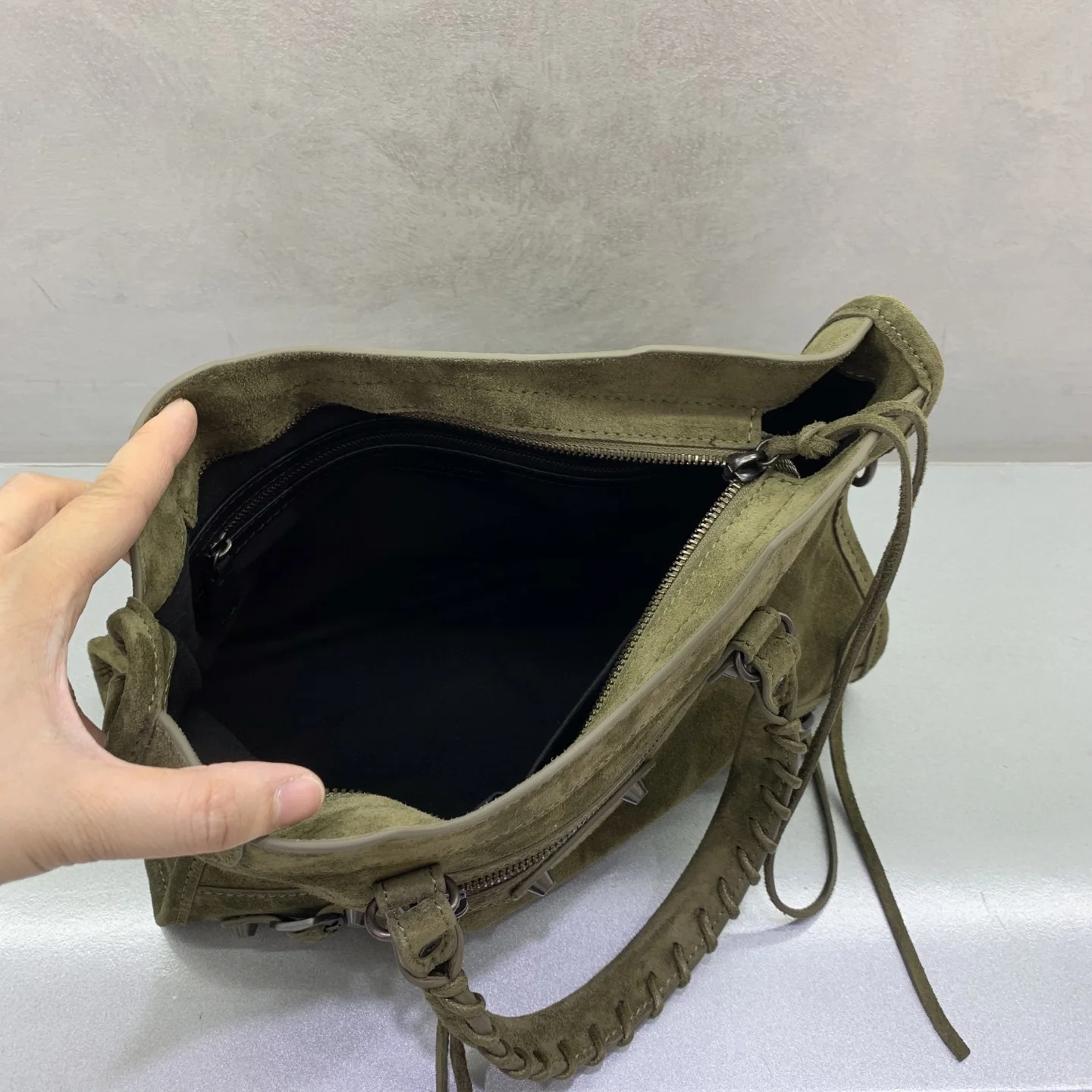 발렌시아가 프로스티드 다크 그린 미디엄 르 시티 핸드백 상세 이미지 7