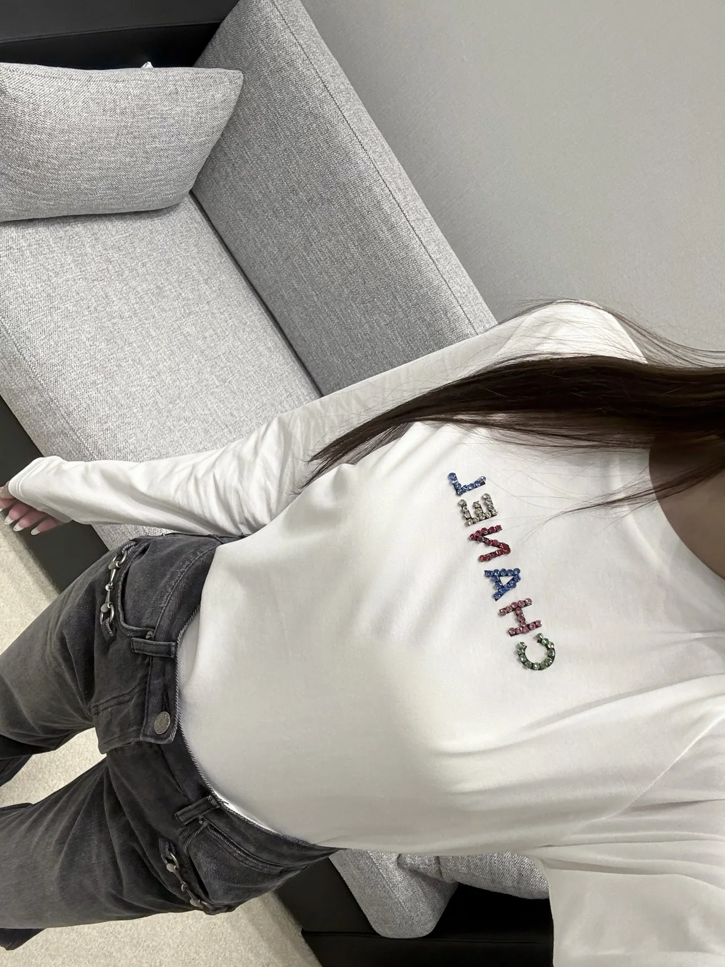 샤넬 컬러풀 라인스톤 로고 여성 긴팔 티셔츠 상세 이미지 5