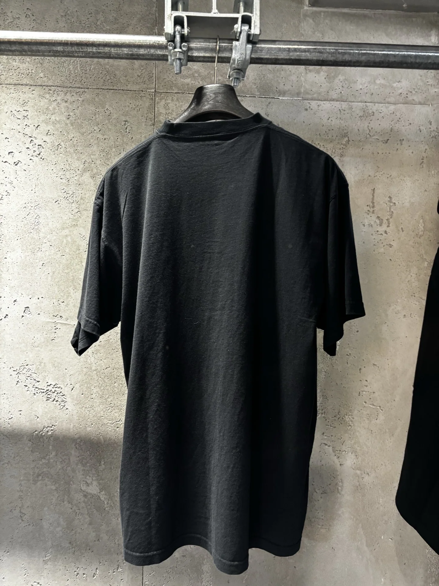 발렌시아가 남성 반팔 티셔츠 상세 이미지 2