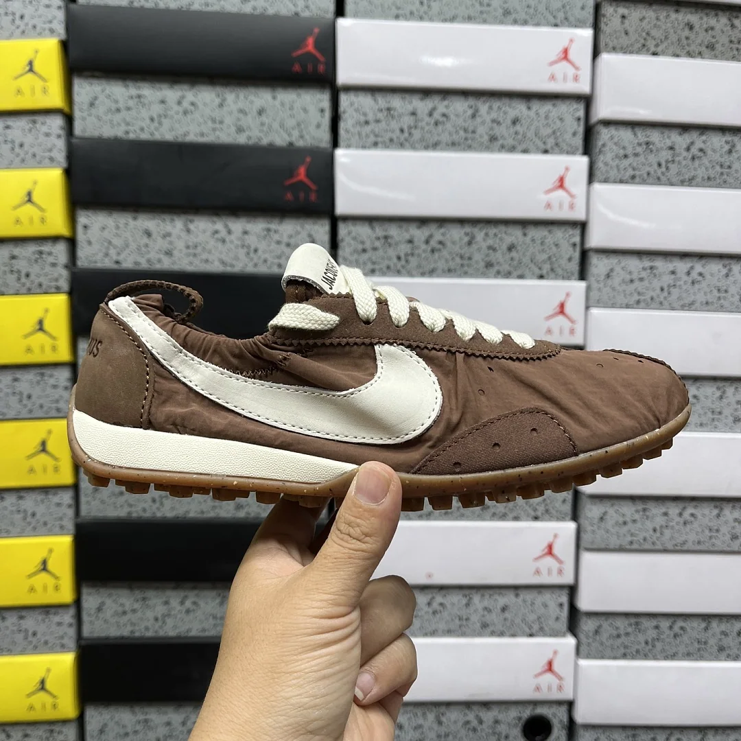 나이키 [GOD] HV8547-200 201597 Nike Moon Shoe SP Jacquemus Fauna Brown 상세 이미지 2