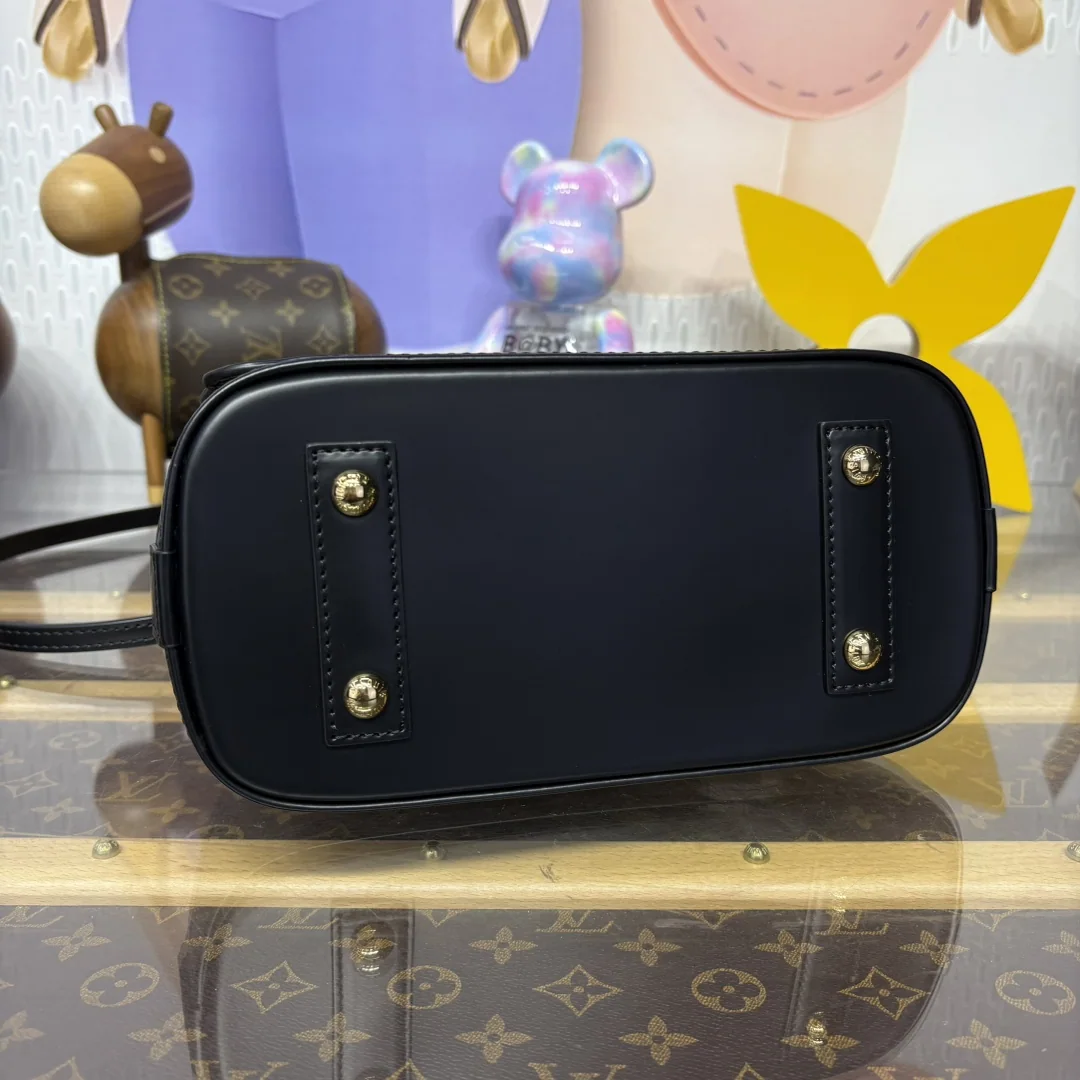 루이비통 울트라 플랫 팬더 장식 알마 BB 가방 M13670 상세 이미지 4