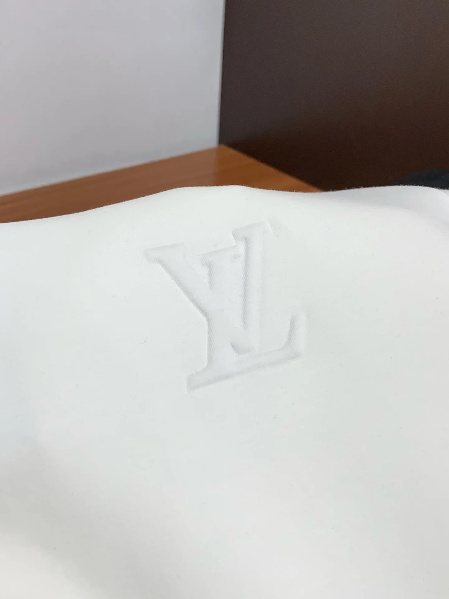 루이비통 클래식 에이스 크루넥 에어 코튼 긴팔 스웨트셔츠 P250 상세 이미지 8