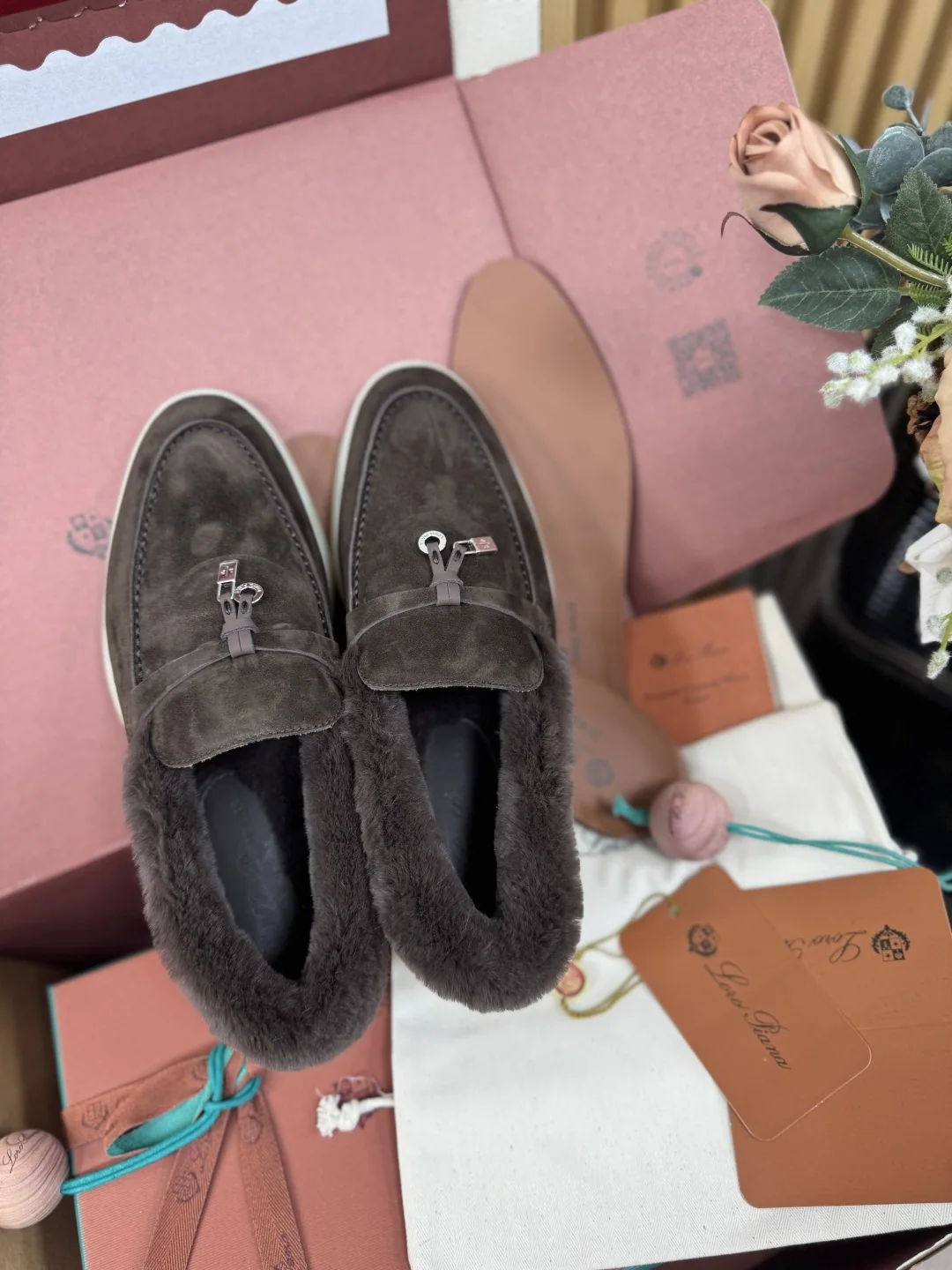 로로피아나 비버 퍼 안감 로우컷 신발 상세 이미지 5