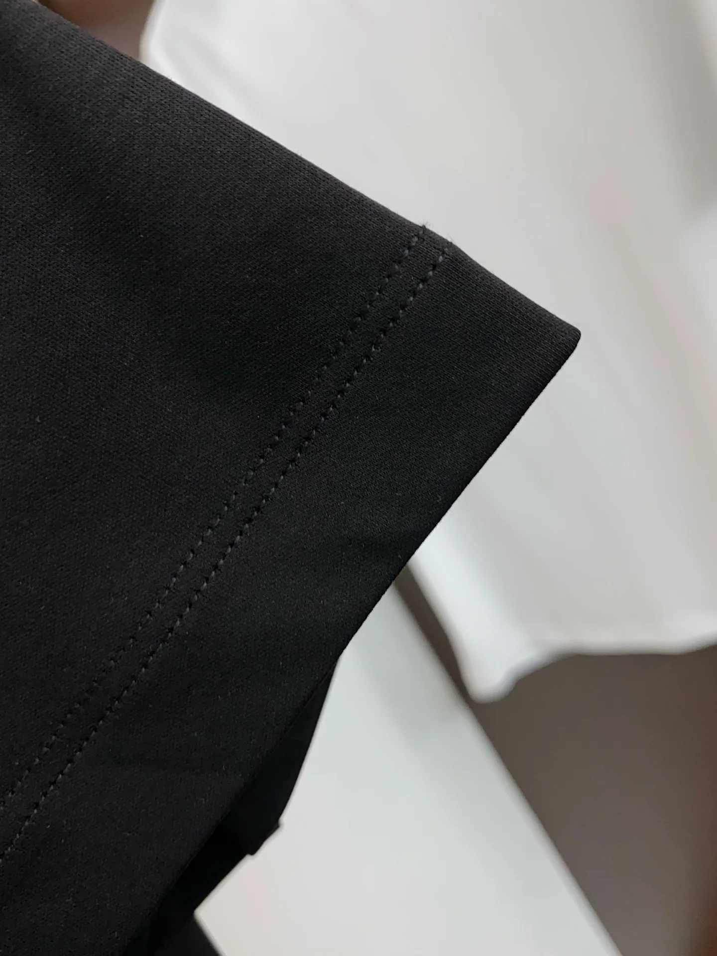 디올 크루넥 양면 머서라이즈드 코튼 반팔 티셔츠 상세 이미지 5