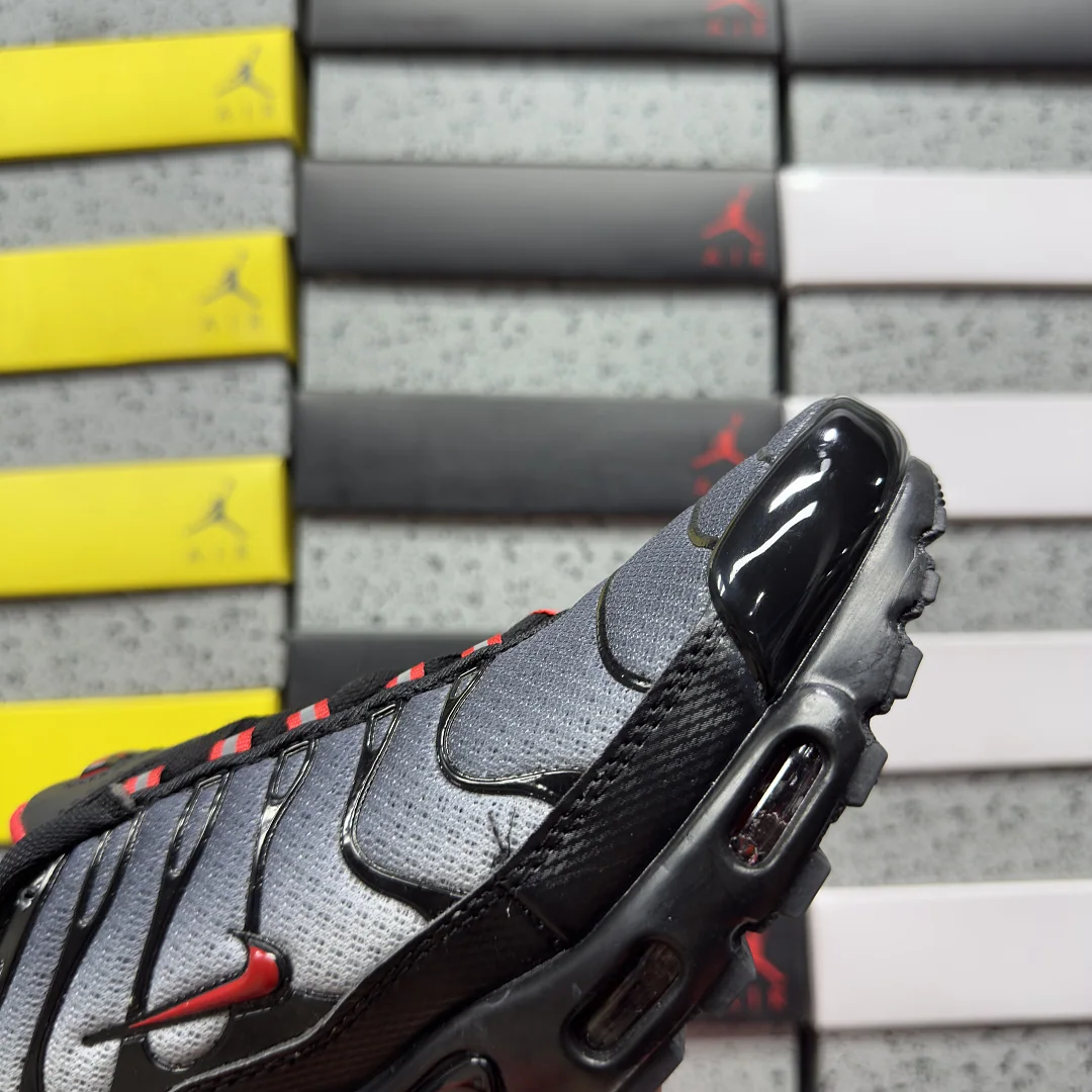 나이키 [BD] 에어 맥스 플러스 CI2299-001 201844 Nike Air Max Plus Black Gradient Red 상세 이미지 4