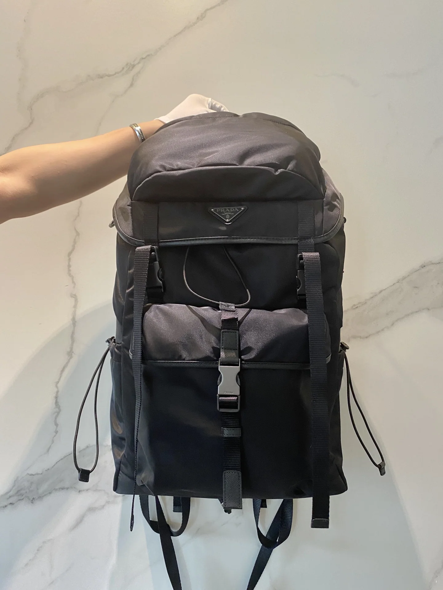프라다 나일론 하이킹 백팩 2VZ079