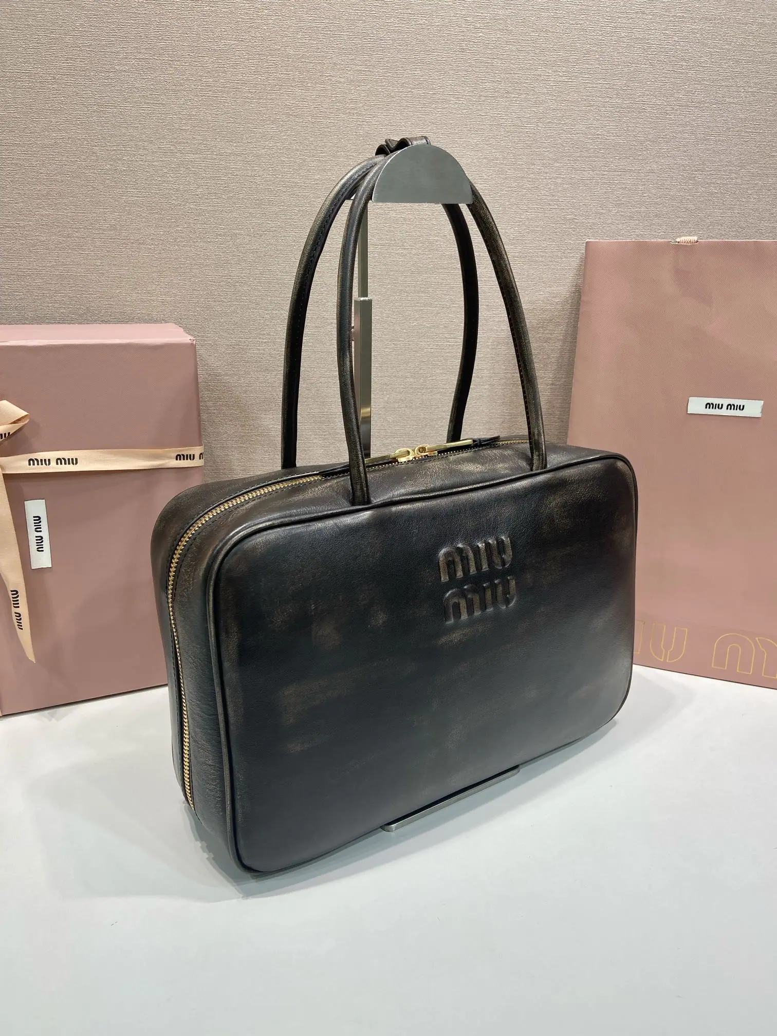 미우미우 램스킨 라지 볼링백 5BB117 상세 이미지 2