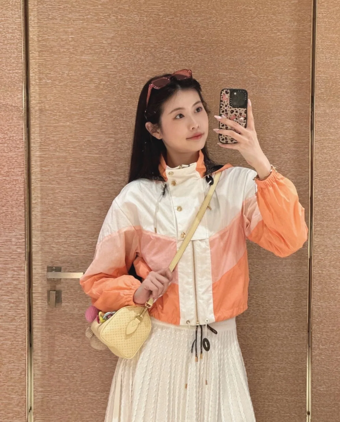 루이비통 컬러 블록 크롭 후드 자켓 상세 이미지 7
