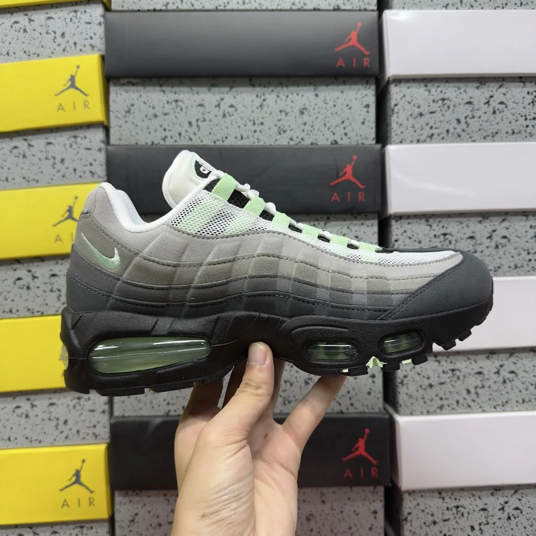 나이키 [KZ2.0] 에어 맥스 95 OG HJ5996-005 201781 Nike Air Max 95 OG Big Bubble Fresh 상세 이미지 2