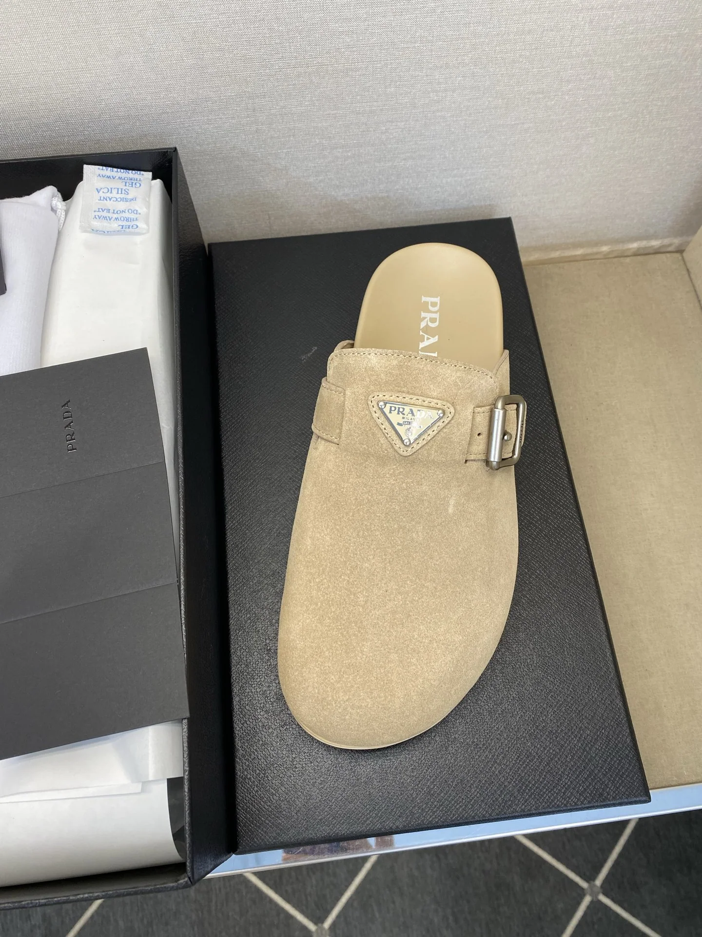 프라다 가죽 남성 뮬 상세 이미지 5