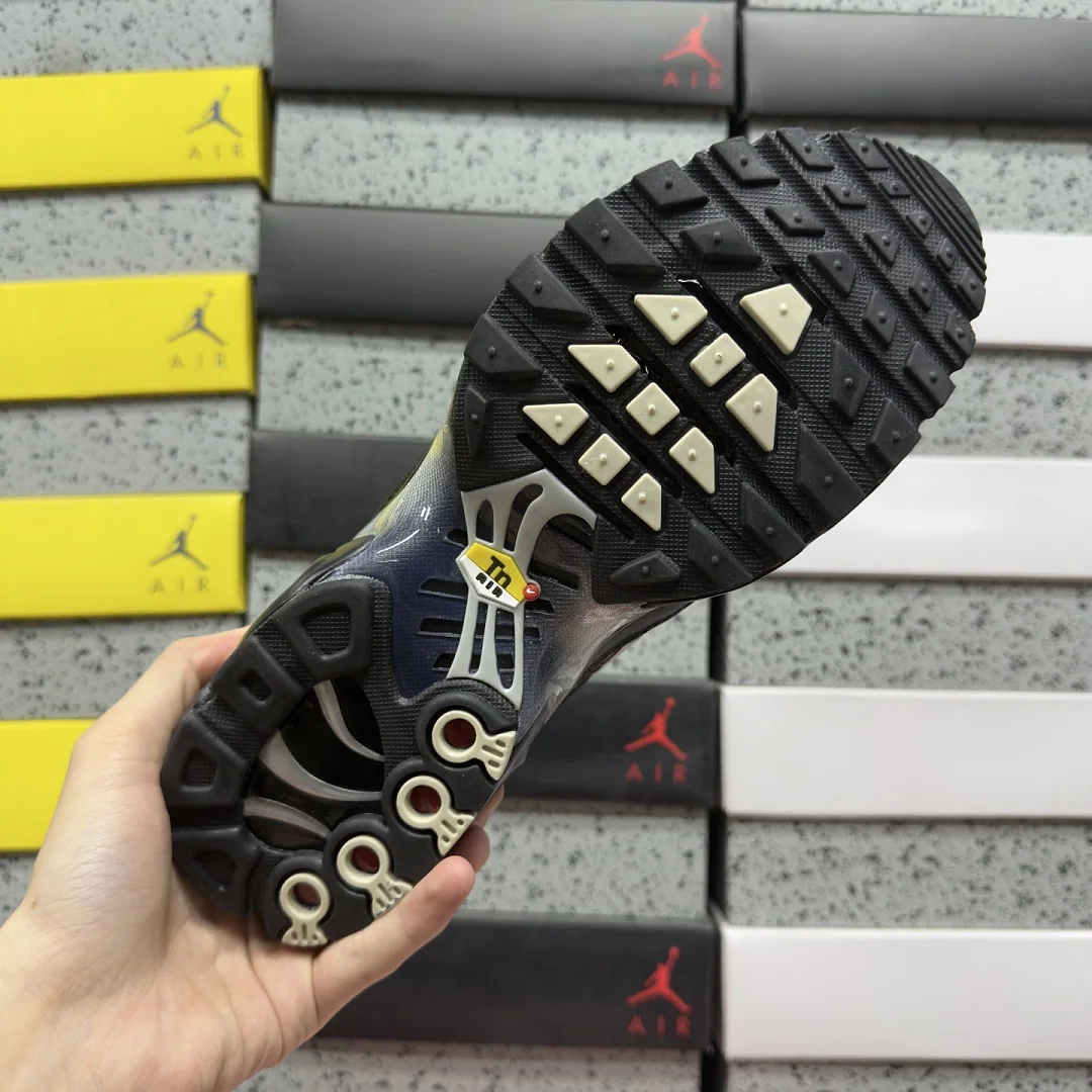 나이키 [BD] 에어 맥스 플러스 DX8971-001 201903 Nike Air Max Plus Mini Swoosh Black Silver 상세 이미지 7