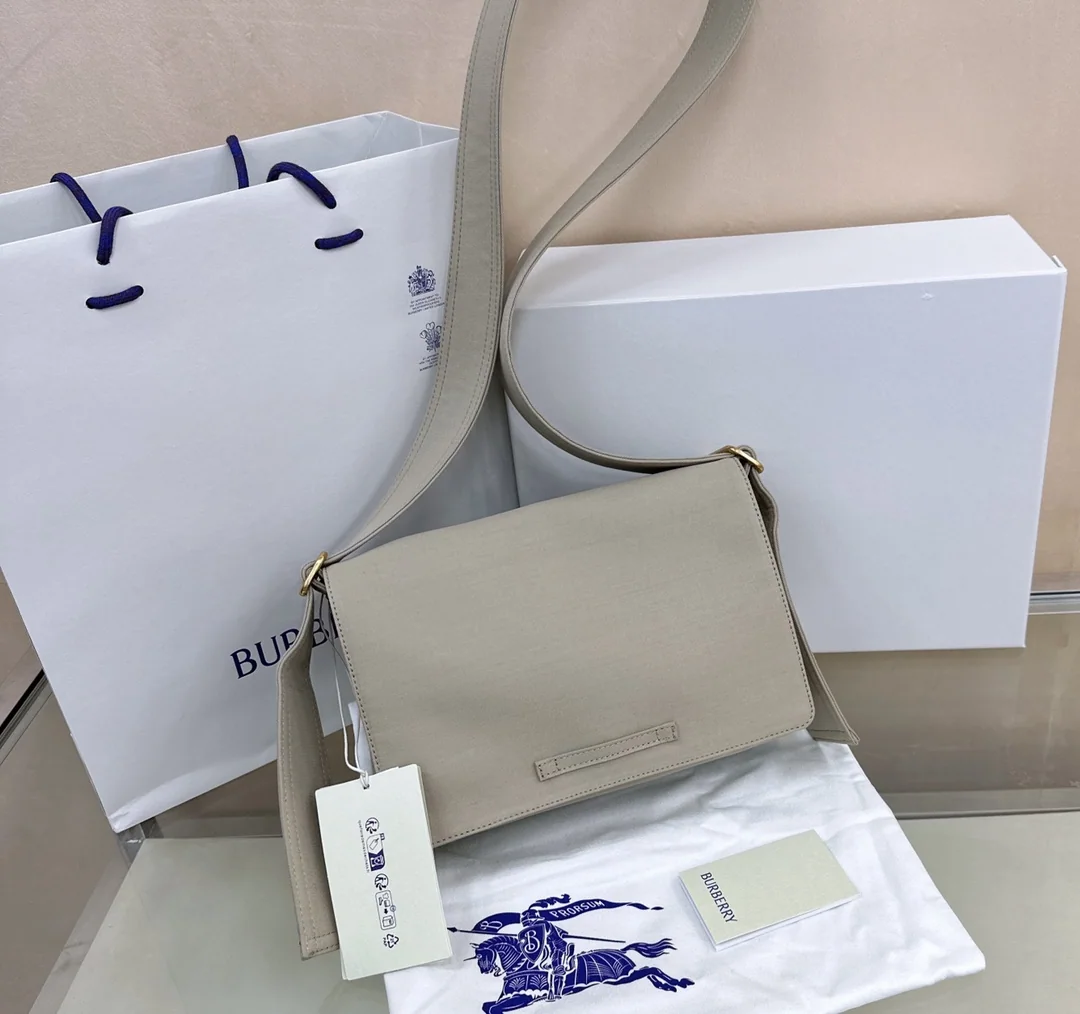 버버리 워 호스 로고 가방 상세 이미지 4