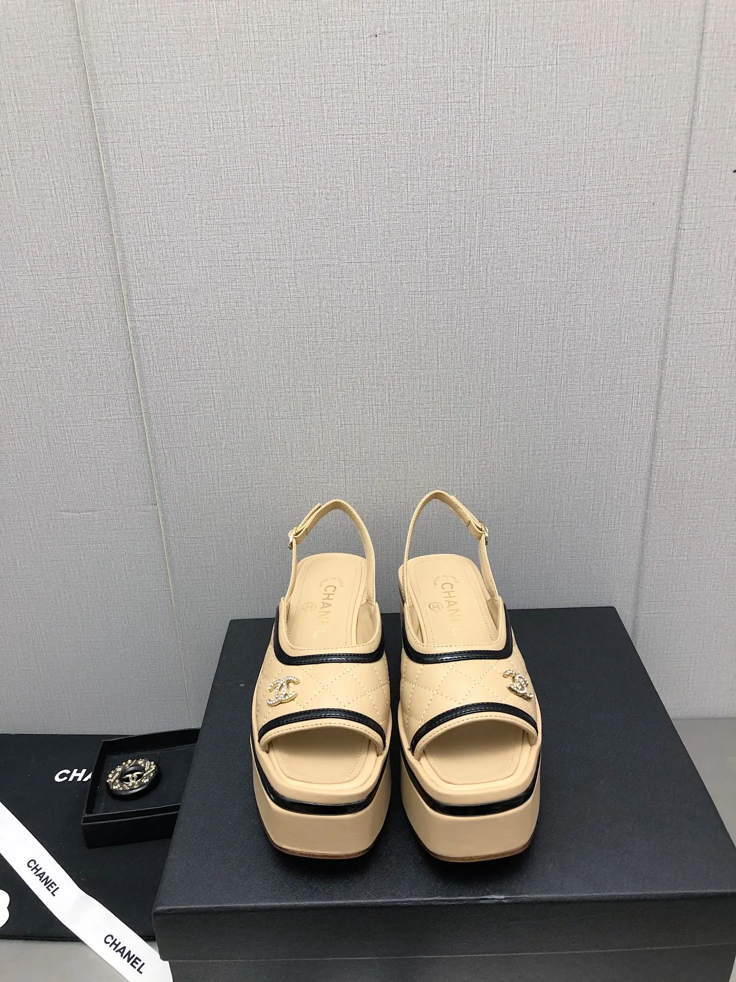 샤넬 천연 소가죽 플랫폼 샌들 상세 이미지 1