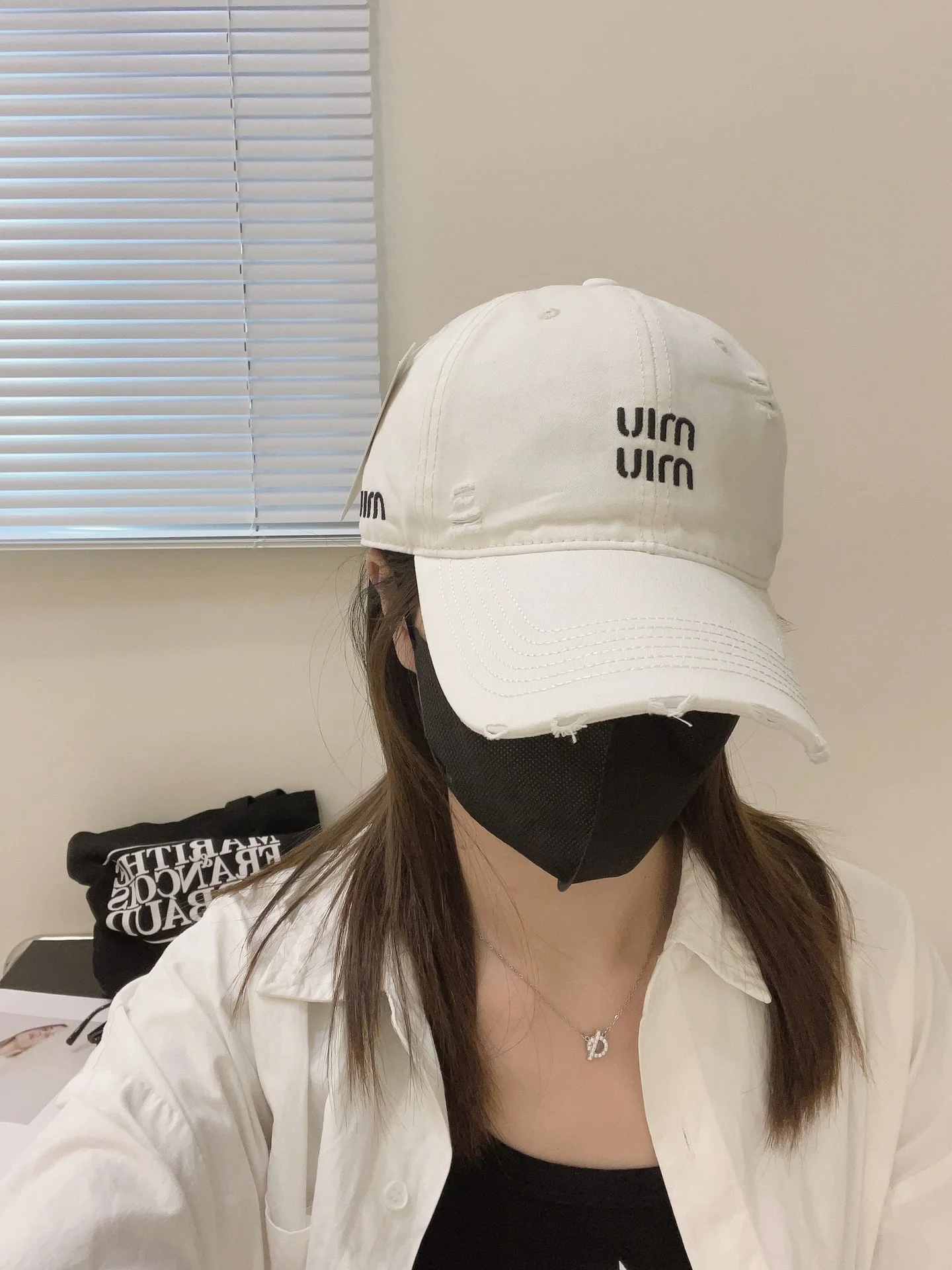 미우미우 무지 자수 베이스볼 캡 상세 이미지 1
