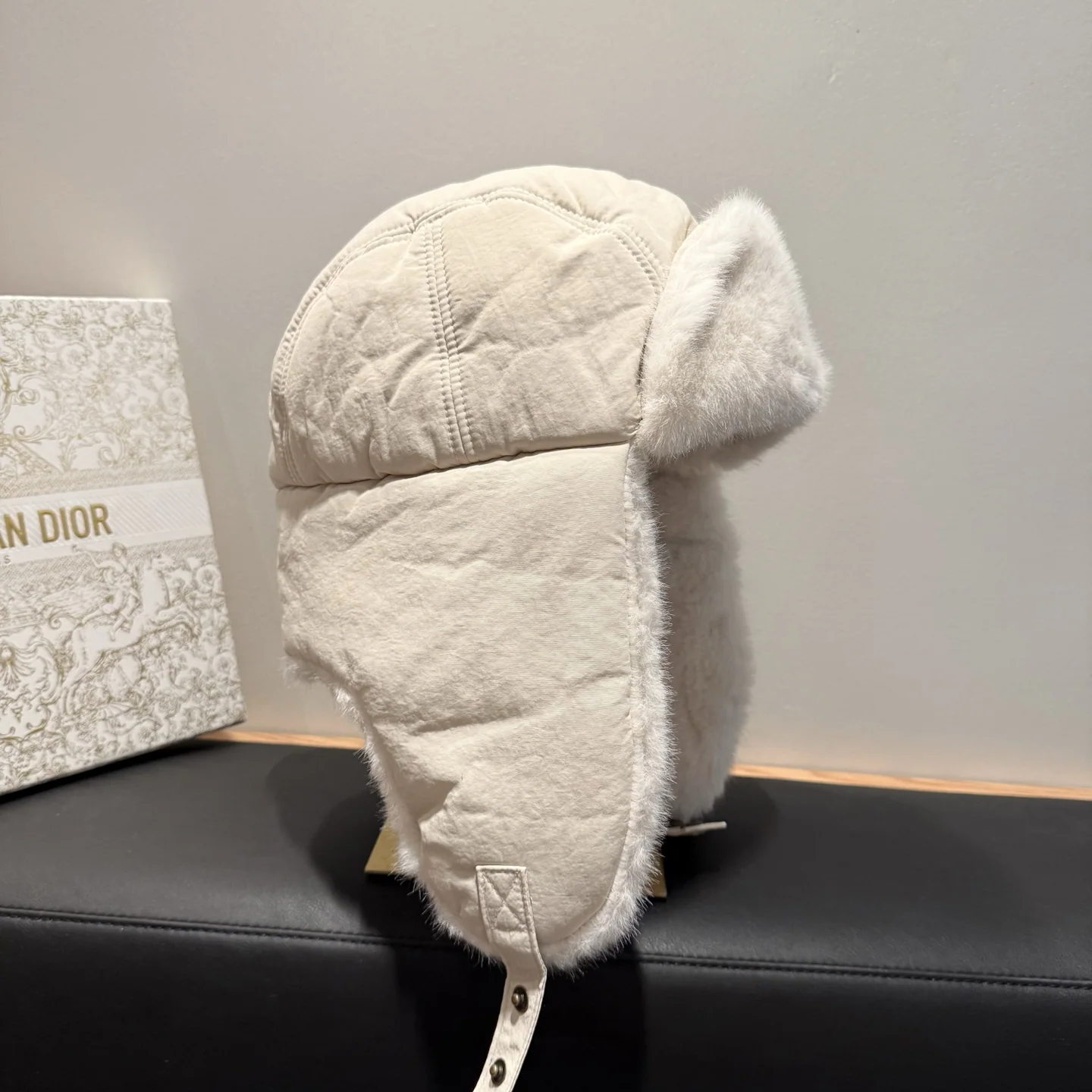 루이비통 플러시 방한 비행 모자 상세 이미지 3