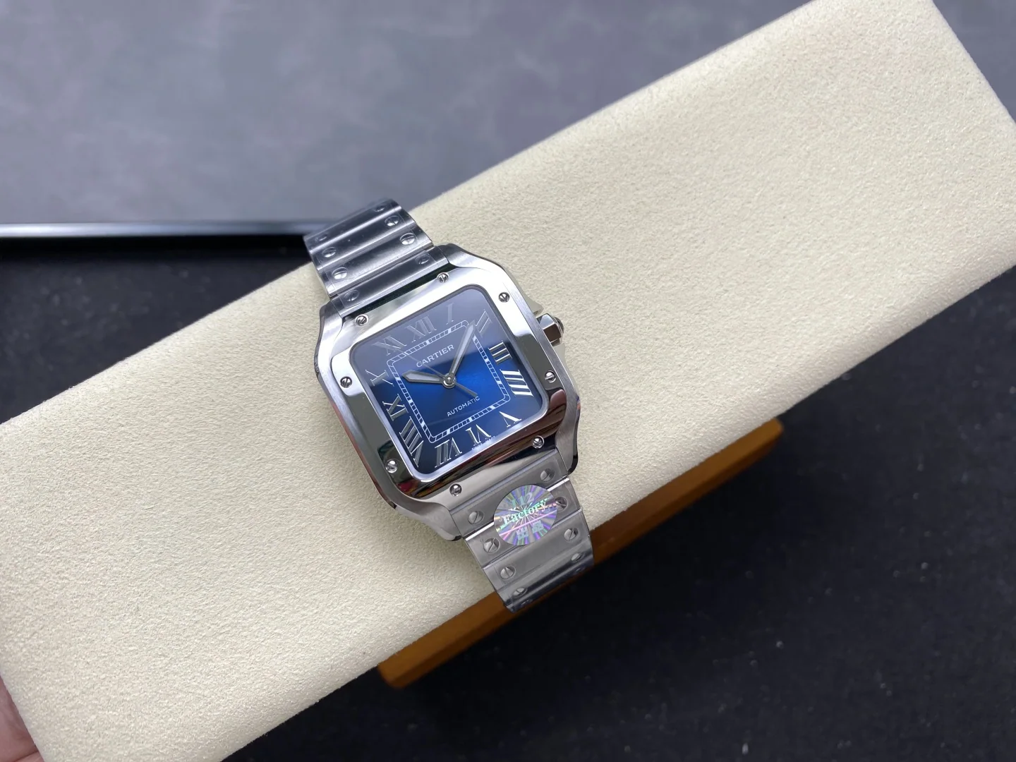 까르띠에 산토스 악어가죽 사파이어 글라스 블루 화이트 스틸밴드 가죽스트랩 레플리카 42854 Cartier 상세 이미지 4