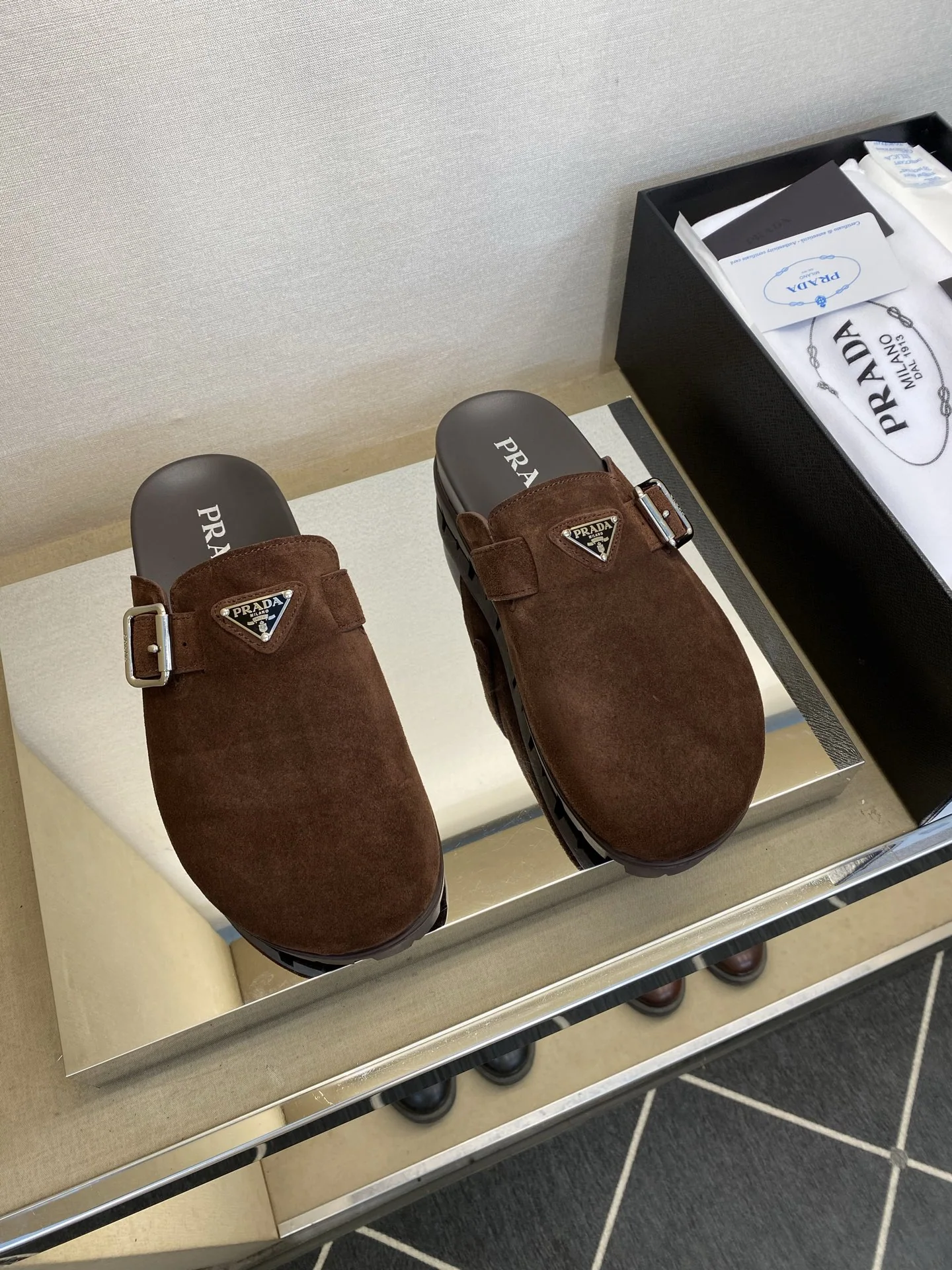 프라다 가죽 남성 뮬 상세 이미지 1