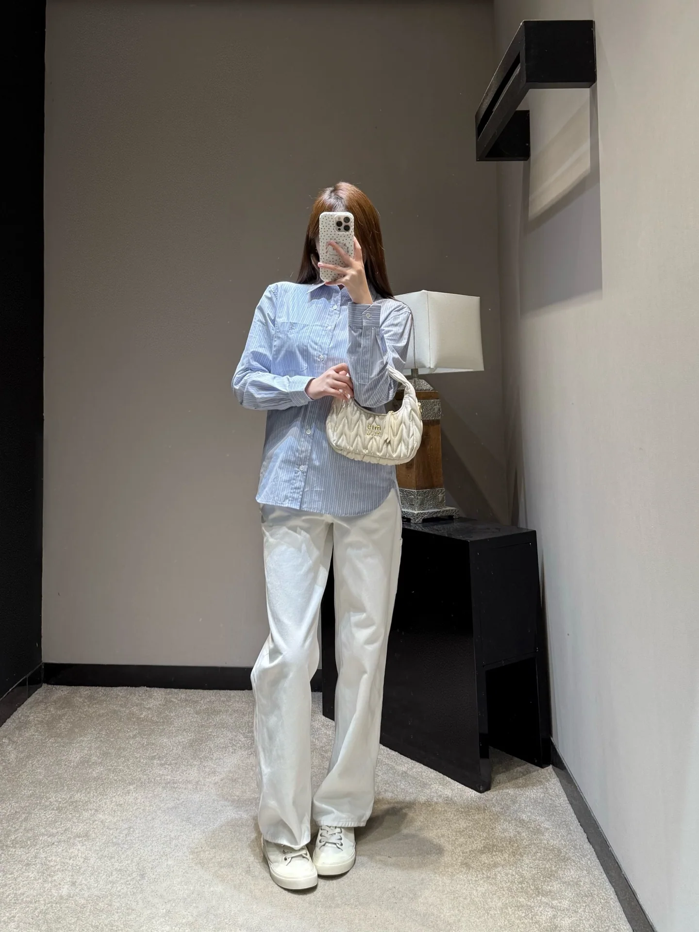 생로랑 로고 스트라이프 긴팔 셔츠 여성의류 상세 이미지 6