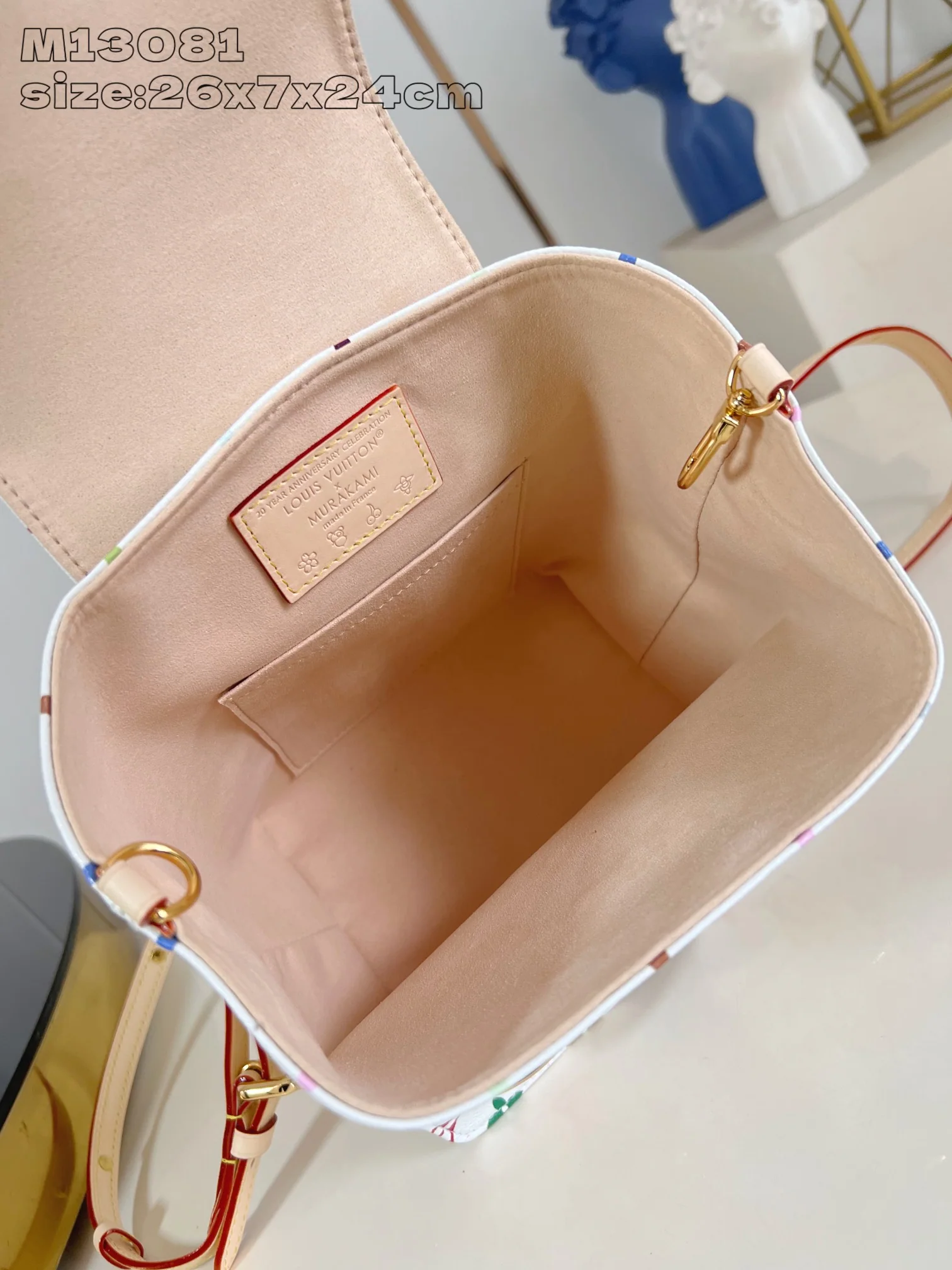 루이비통 M13081 화이트 백팩 모노그램 상세 이미지 8