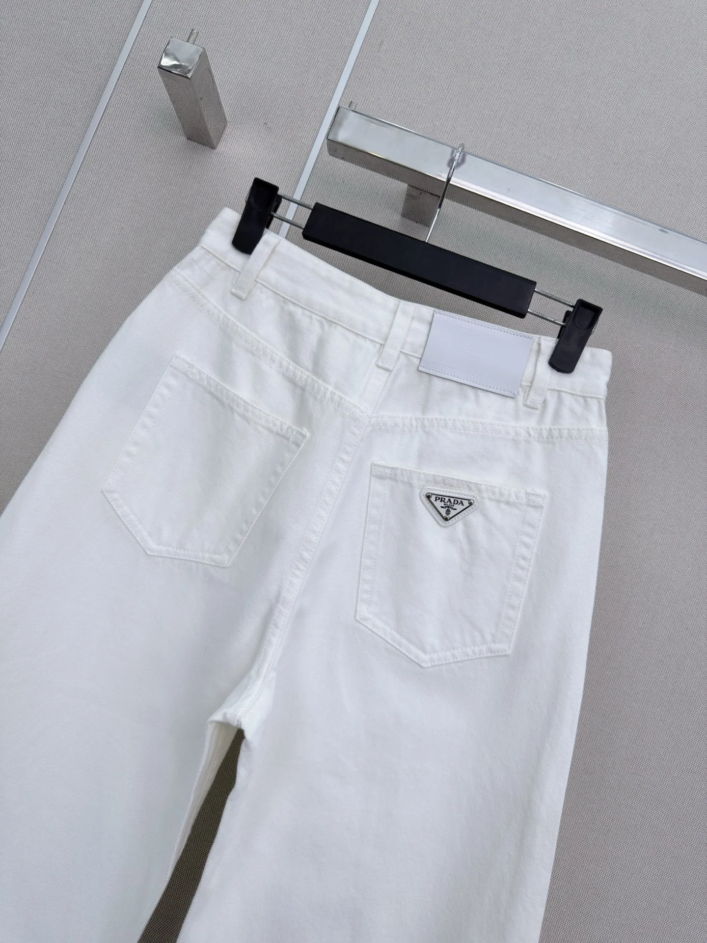 프라다 불규칙 밑단 화이트 여성 바지 상세 이미지 7
