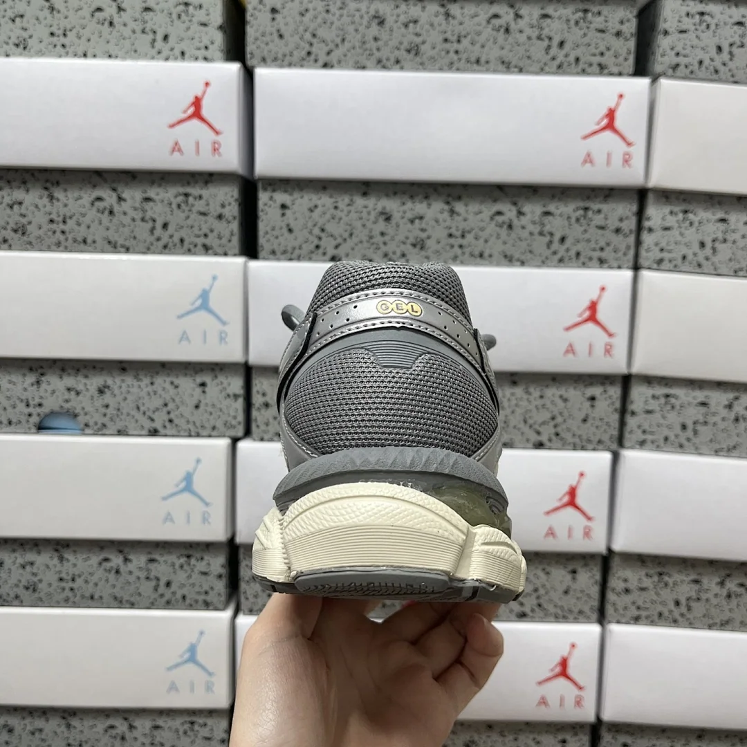 아식스 [TOP] 젤 큐뮬러스 16 1203A733-101 200299 Asics Gel-Cumulus 16 Cream Clay Grey 상세 이미지 7