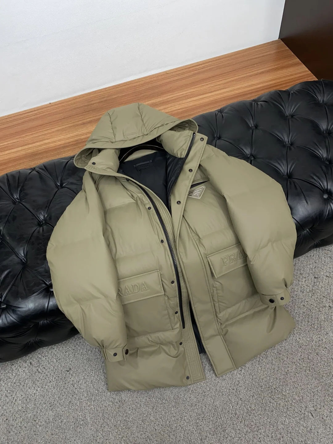 프라다 남성 다운 패딩 재킷 상세 이미지 5