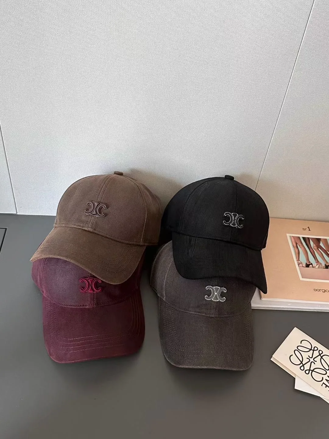 셀린느 배색 매트 질감 야구모자 상세 이미지 6