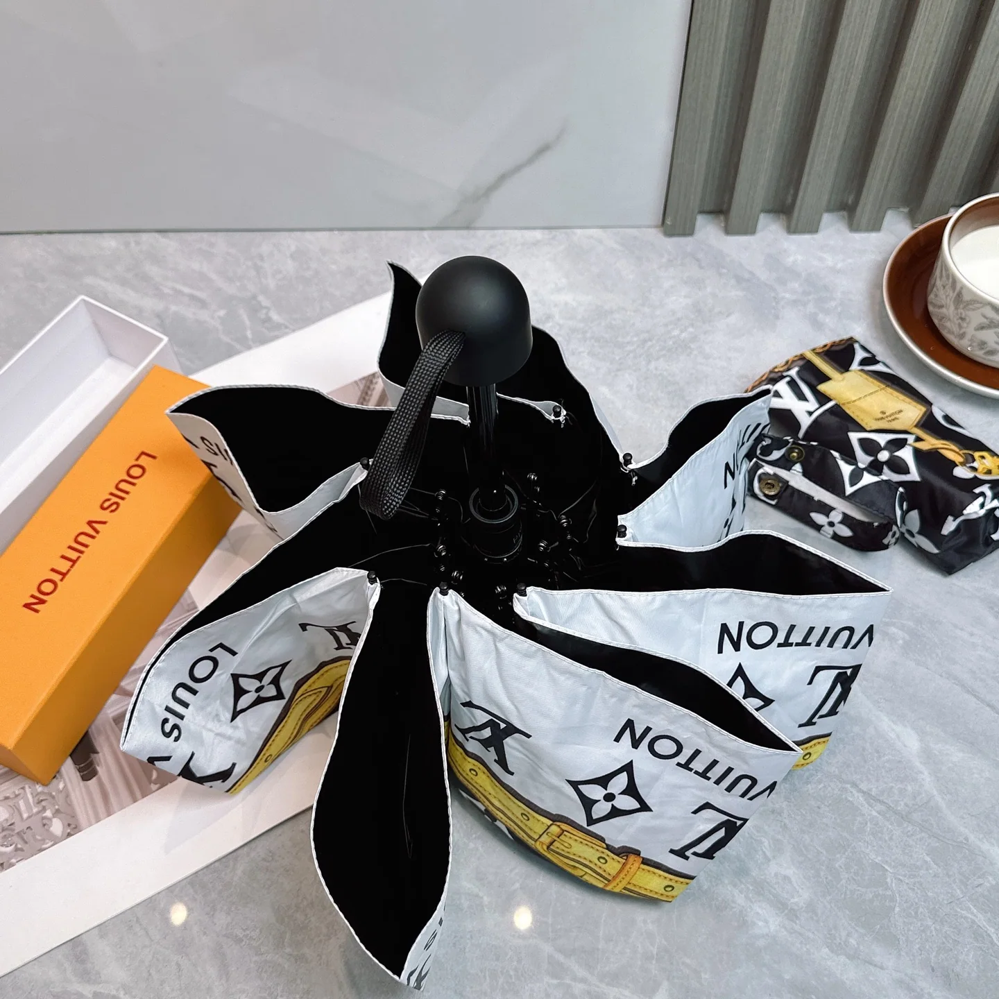 루이비통 뉴모노그램 접이식 우산 상세 이미지 5