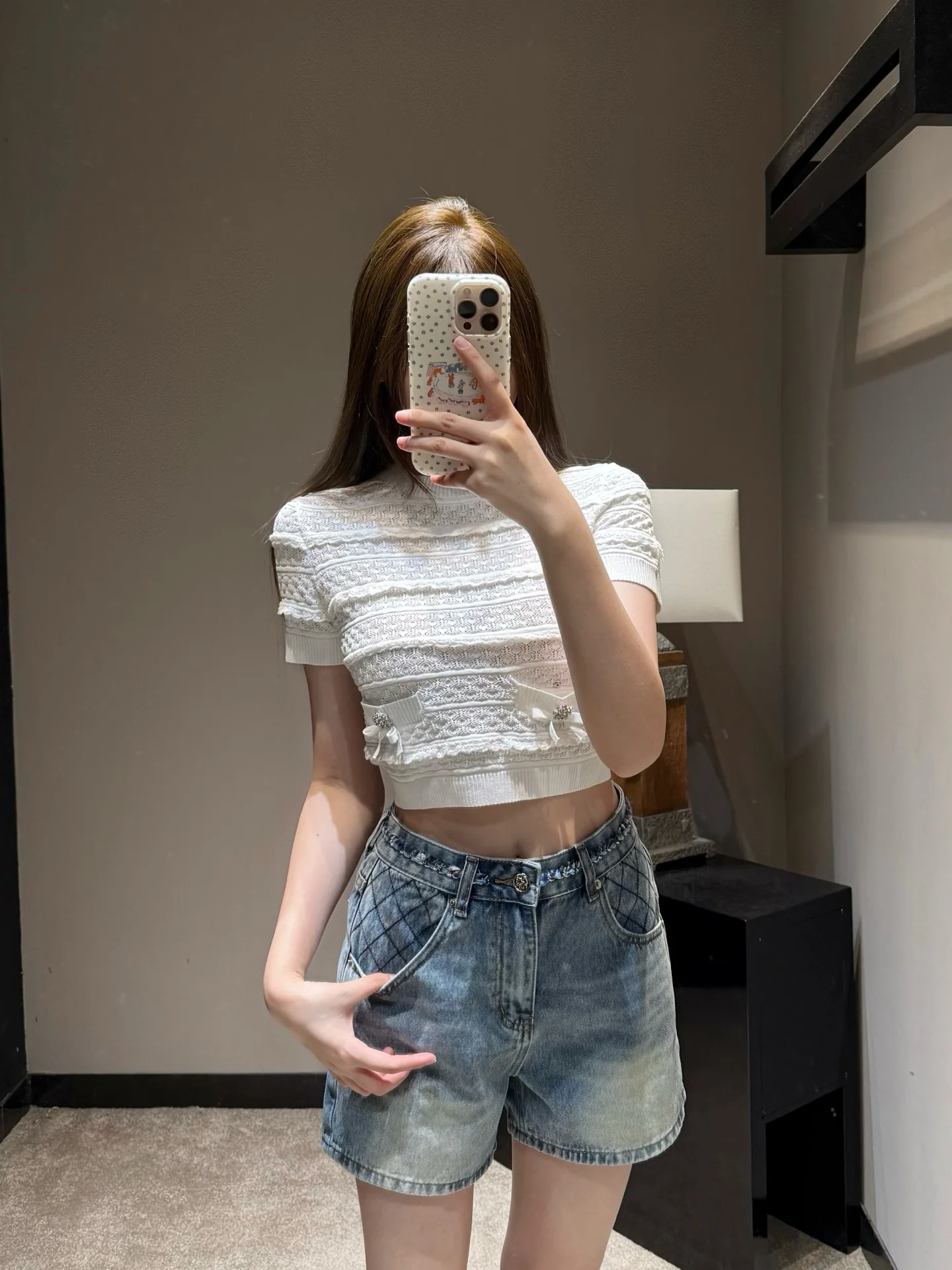 샤넬 다이아몬드 퀼팅 체인 허리 워시드 데님 반바지 상세 이미지 9