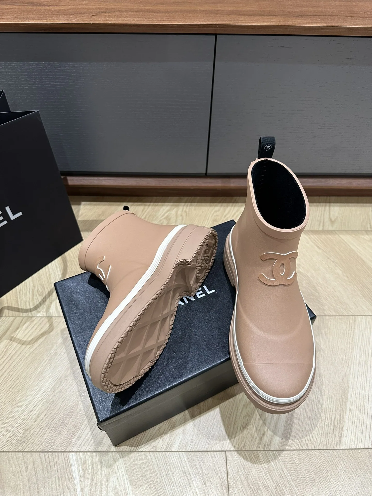 샤넬 레인부츠 상세 이미지 9