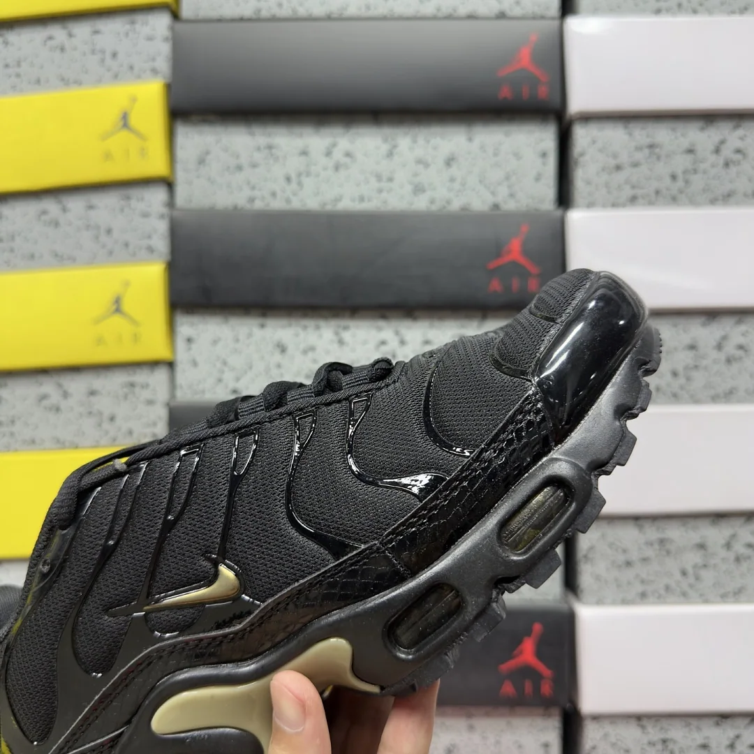 나이키 [BD] 에어 맥스 플러스 블랙 골드 852630-001 201907 Nike Air Max Plus 상세 이미지 8