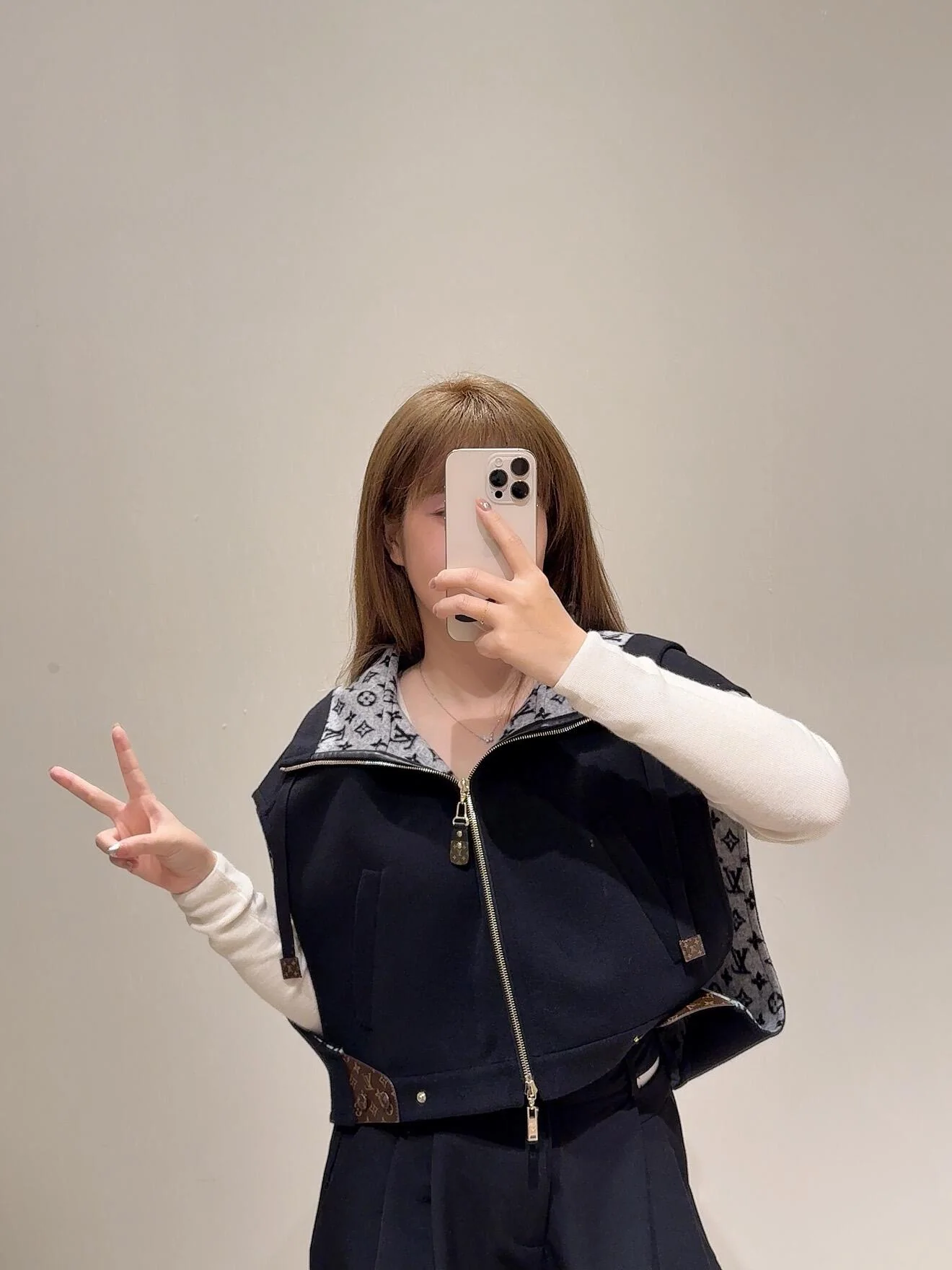 루이비통 캐시미어 블렌드 울 후드 베스트 2025 FW 상세 이미지 3