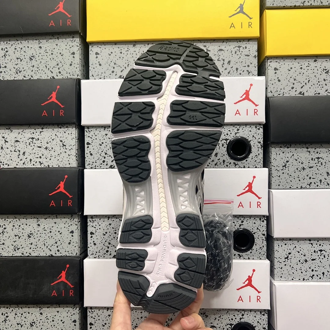 아식스 [ZC] 젤 카야노 12.1 1203A846-020 200318 Asics Gel-Kayano 12.1 Kith Peat Cream 상세 이미지 3