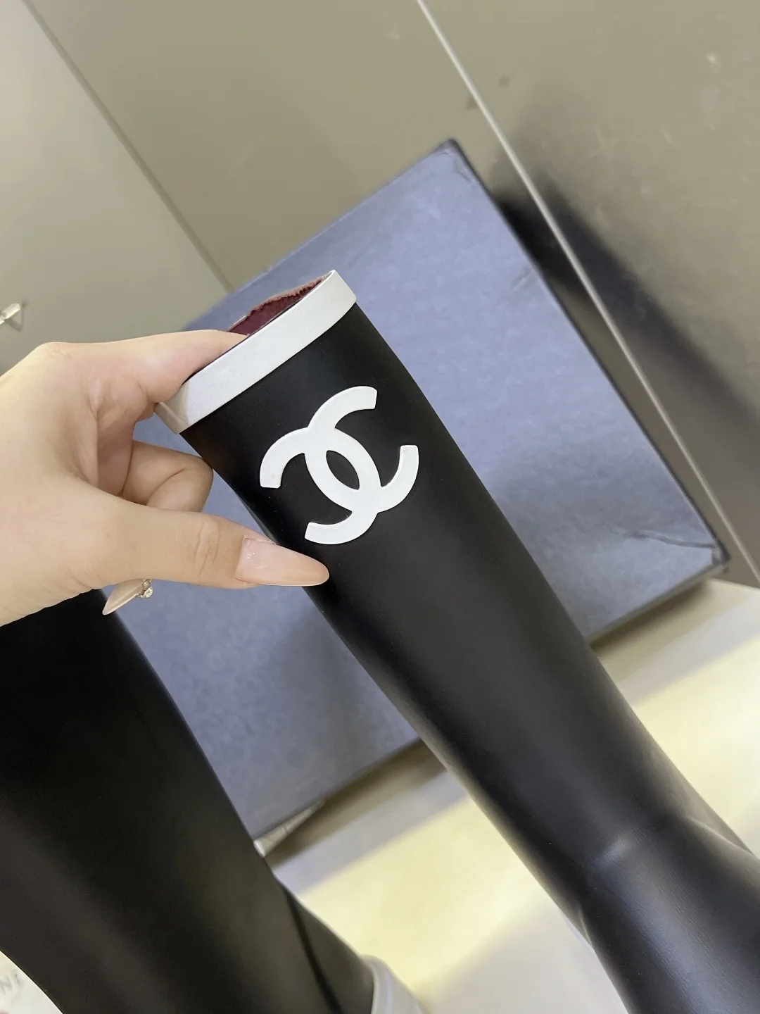 샤넬 더블 C 로고 미들 고무 부츠 상세 이미지 7