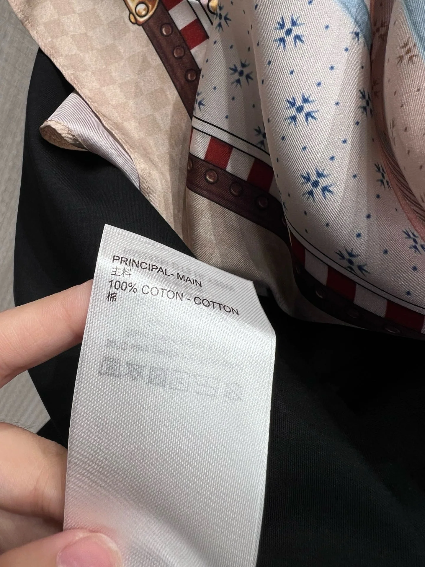 루이비통 실크 새틴 프린트 여성 반팔 티셔츠 상세 이미지 9
