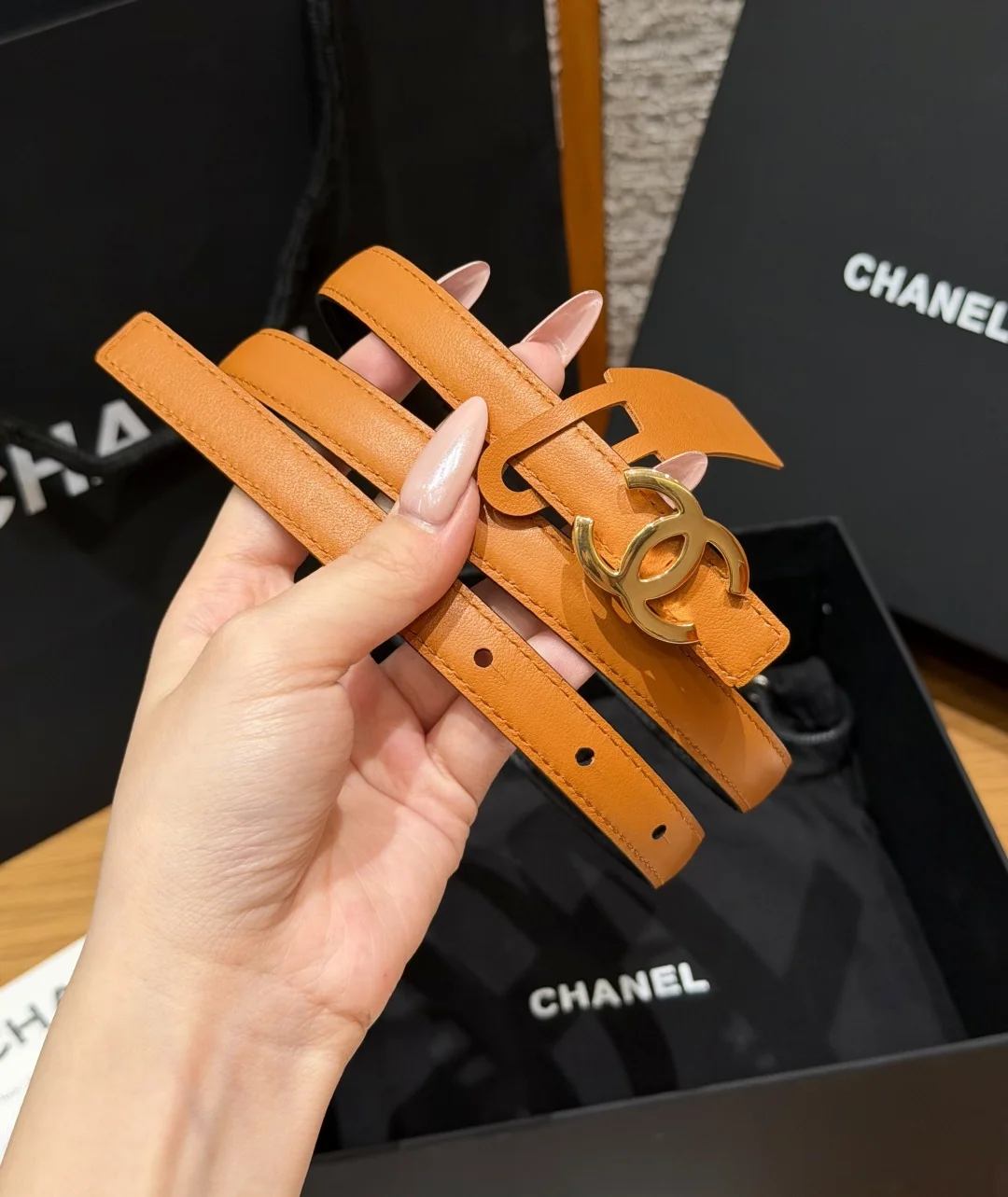 샤넬 더블 C 로고 리버시블 카프스킨 벨트 상세 이미지 4