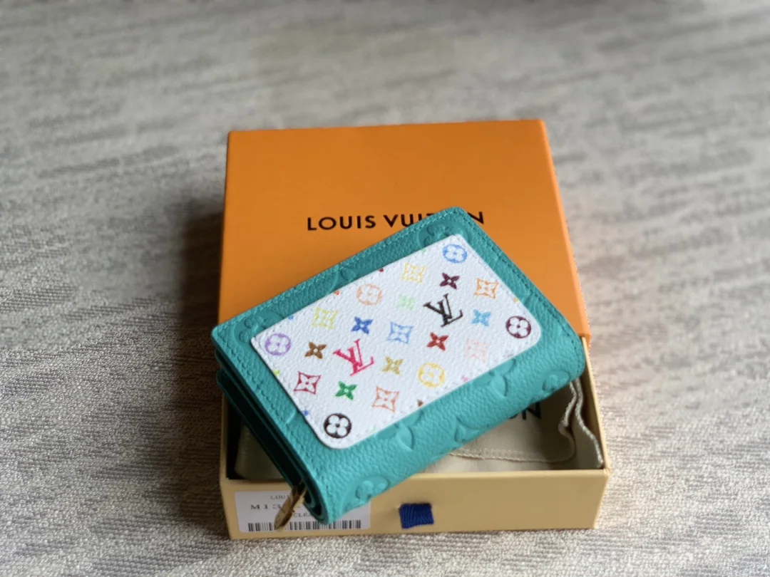 루이비통 LV × TM 클레어 모노그램 지갑 상세 이미지 2