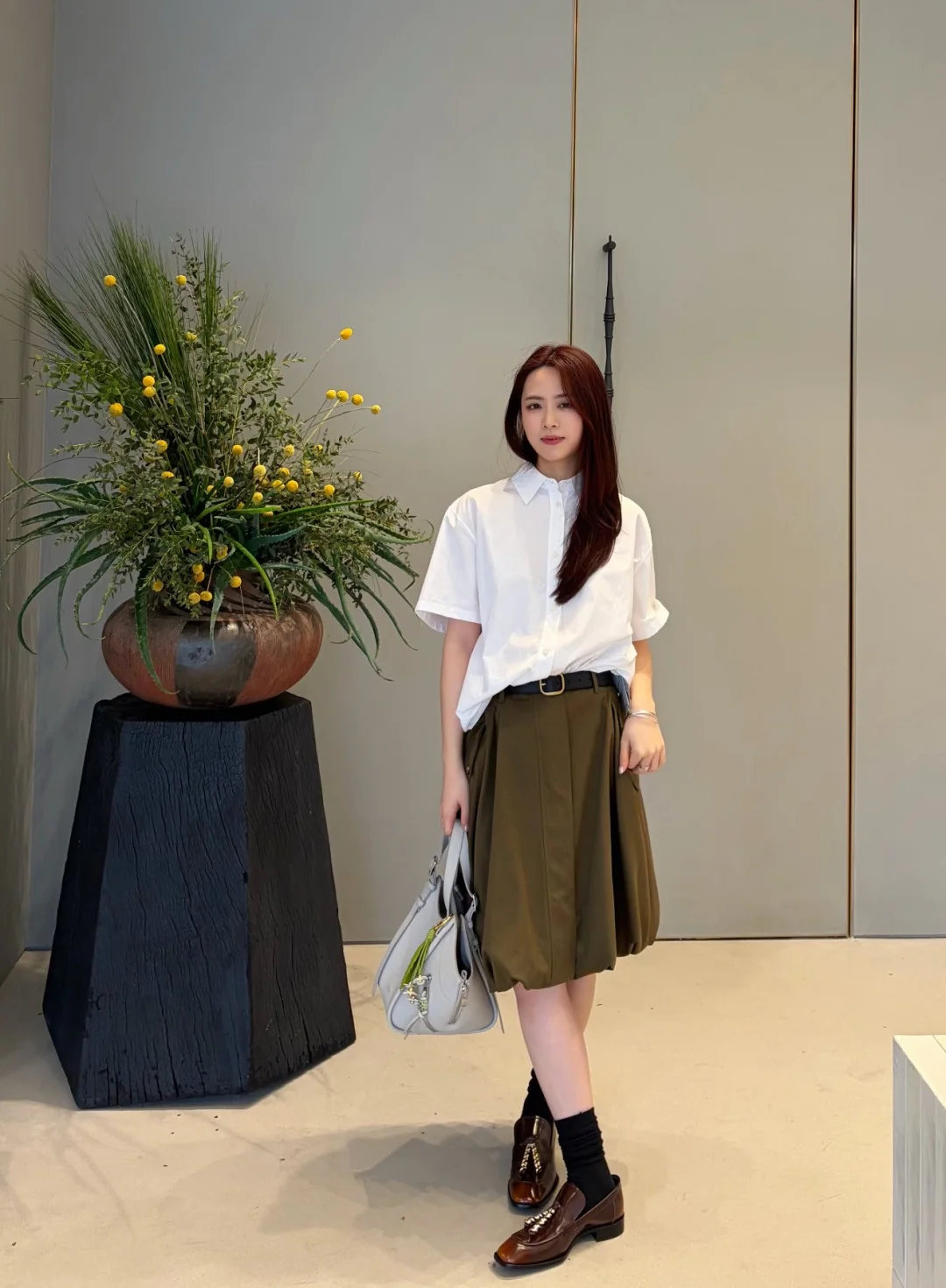 로에베 오리브 그린 불규칙 튤립 스커트 상세 이미지 1