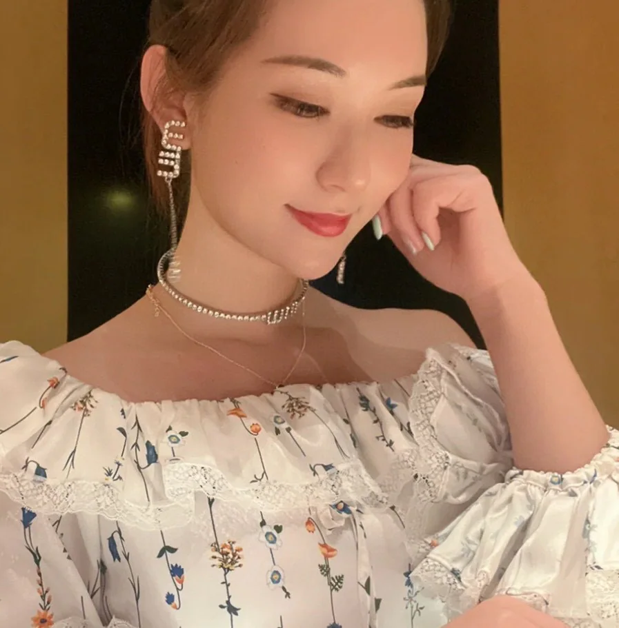 미우미우 다이아몬드 장식 초커 목걸이 상세 이미지 2