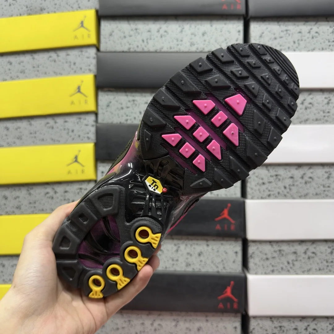 나이키 [BD] 에어 맥스 플러스 DM0032-020 201921 Nike Air Max Plus Black Hyper Pink 상세 이미지 6