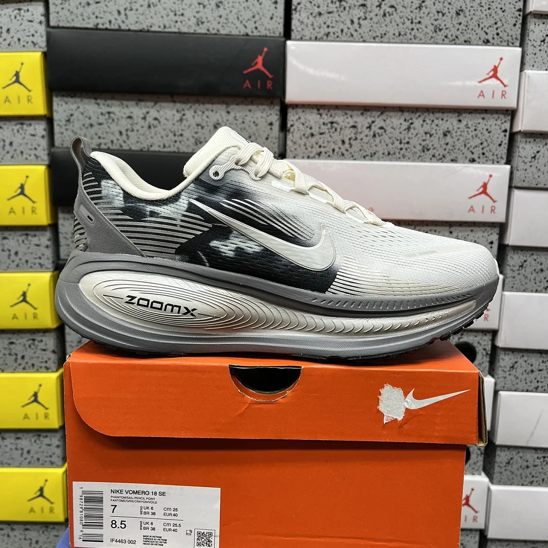 나이키 [XY] 보메로 18 IF4463-002 201688 Nike Vomero 18
